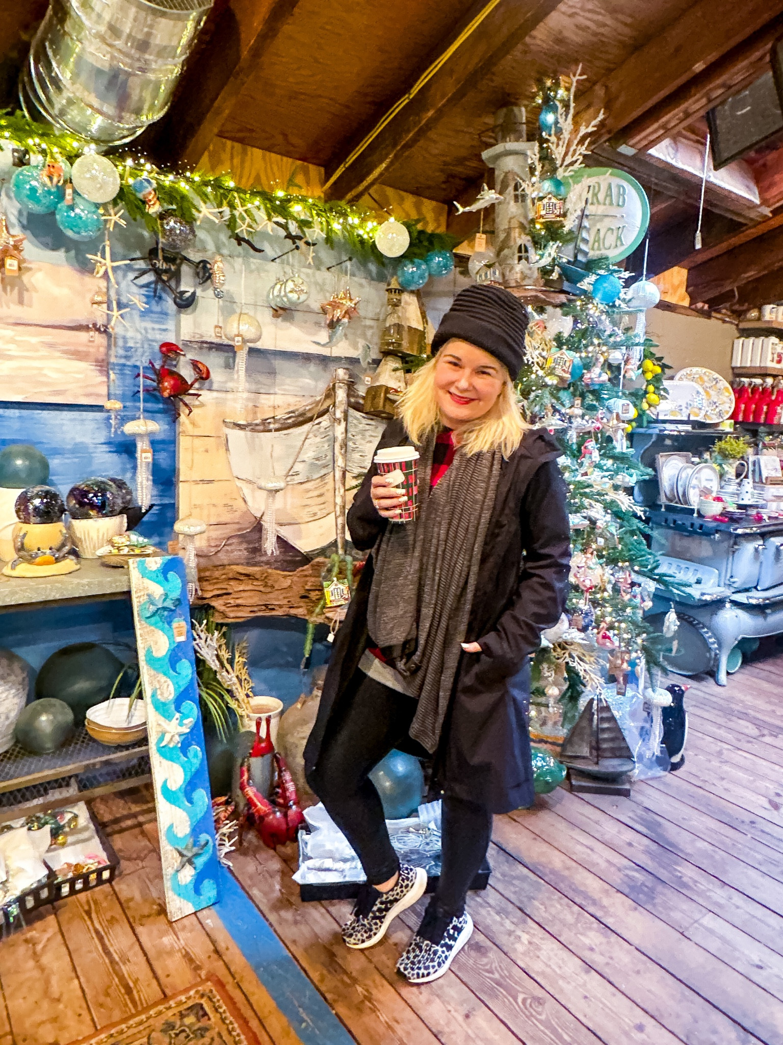 ‘Tis the season! I love a good nautical tree!

You can shop my Lululemon jacket and spanx leggings here