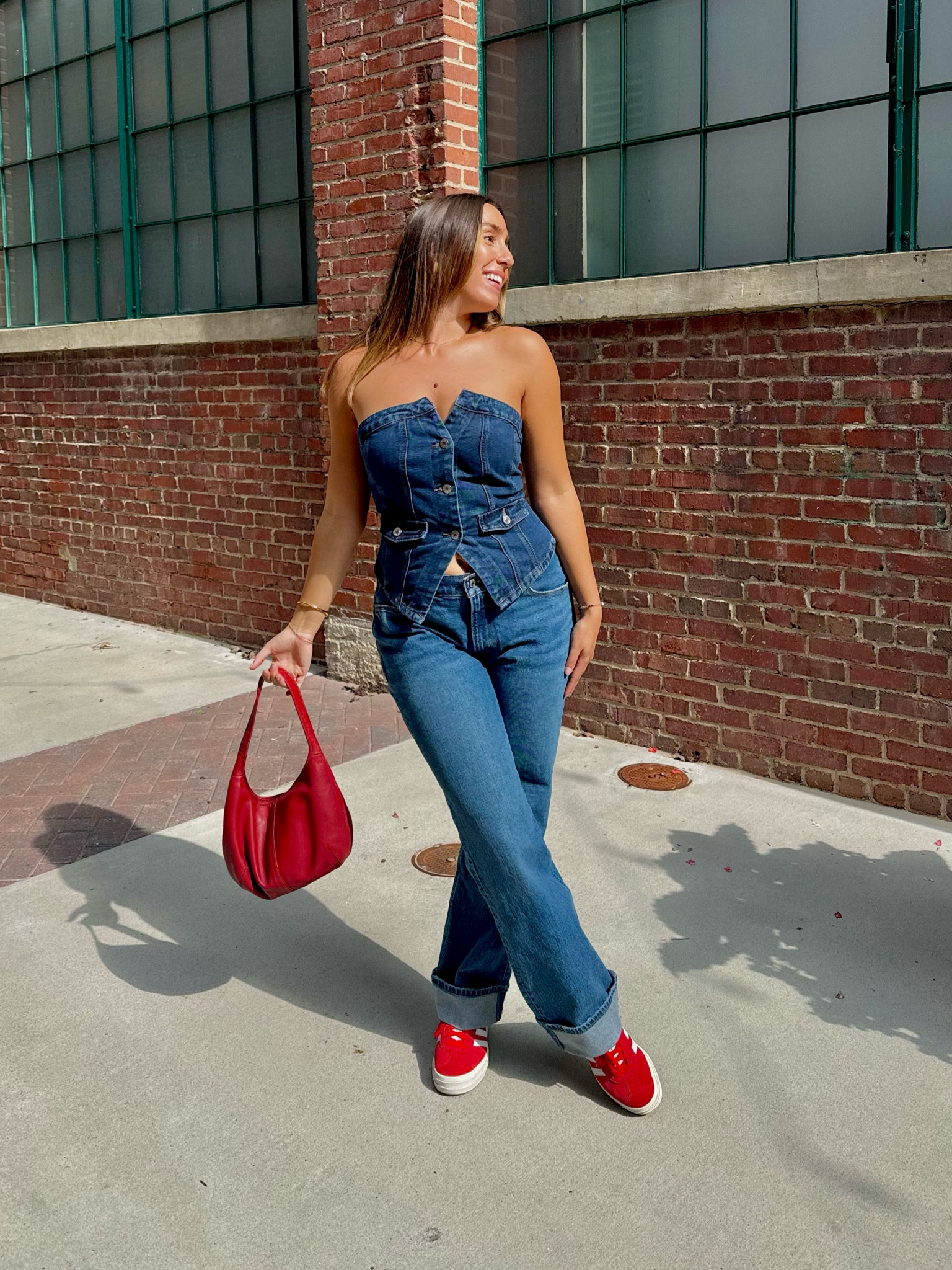 Top - m
Jeans - 6
Sneakers - 6.5 (women’s 7)
Purse was thrifted 