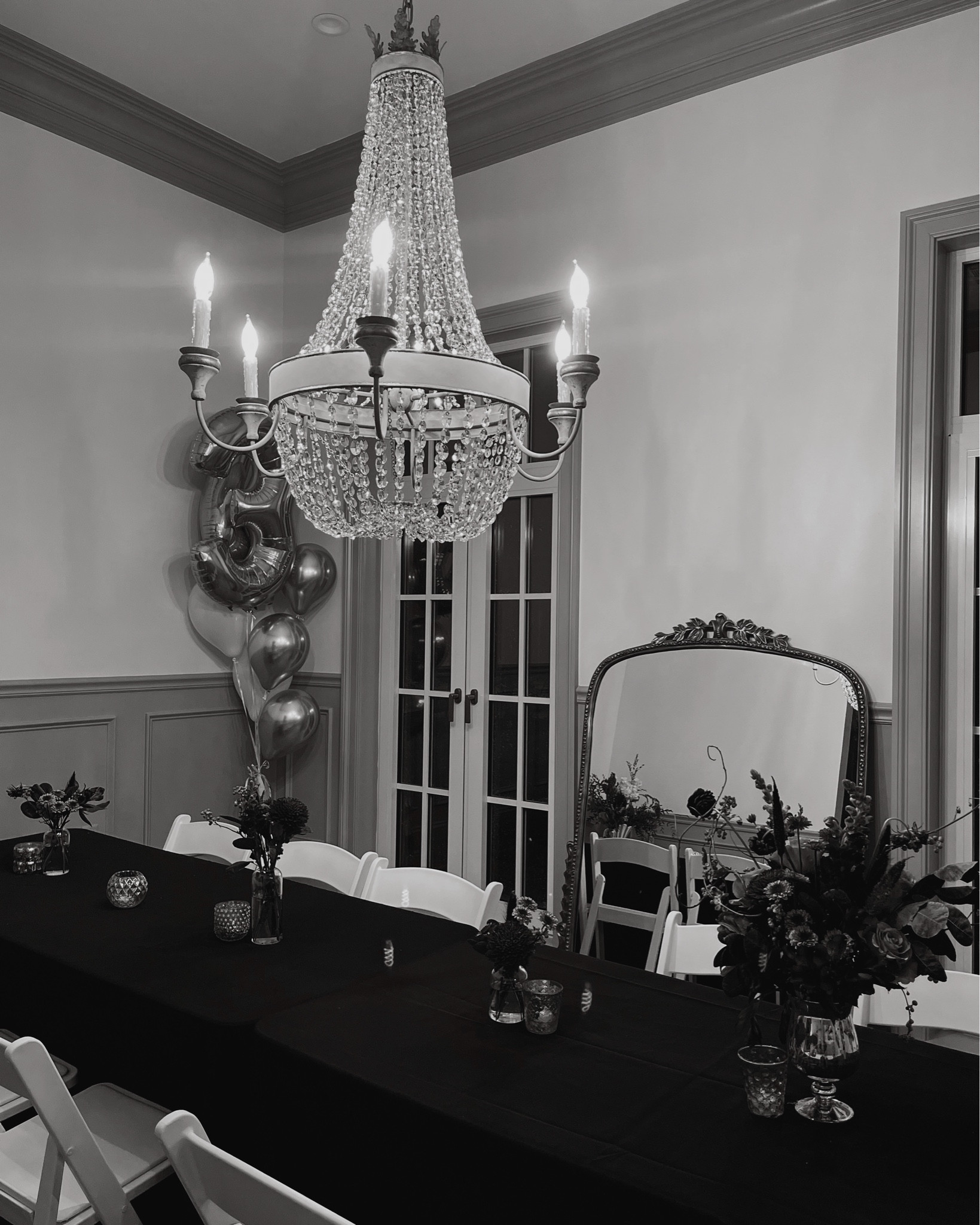 So in love with our @julieneilldesign chandelier! #homedecor #visualcomfort #homelighting #chandelier 

#LTKHome