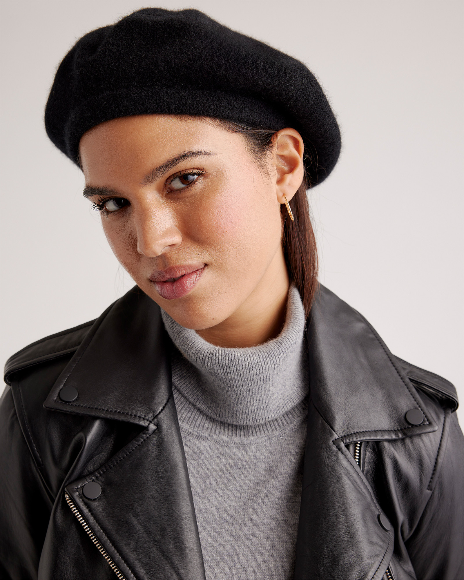 Quince | Women's Mongolian Cashmere Beret in Black | Quince