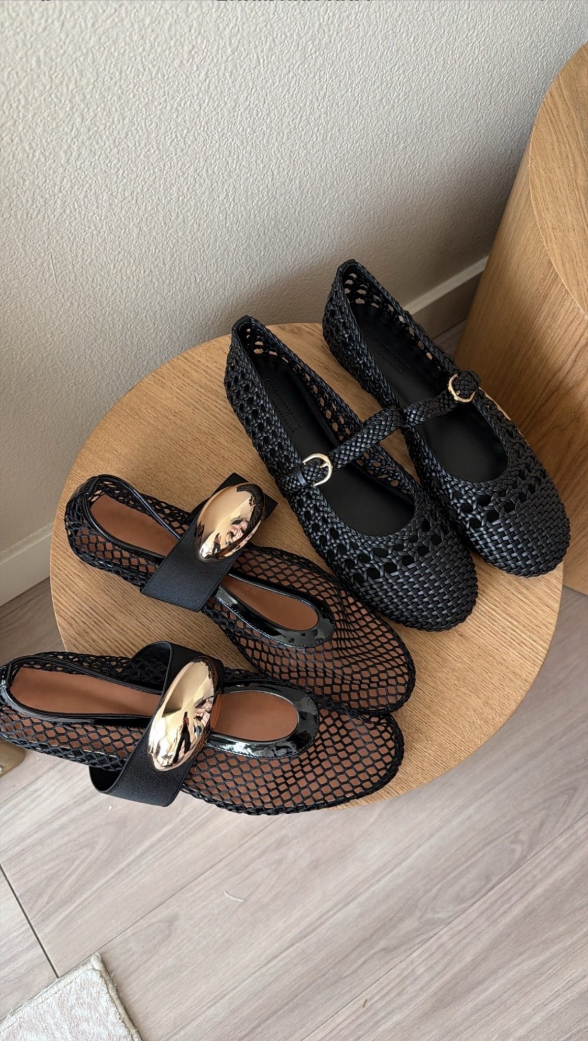 mesh ballet flats.  black flats.  workwear shoes. spring shoe 
