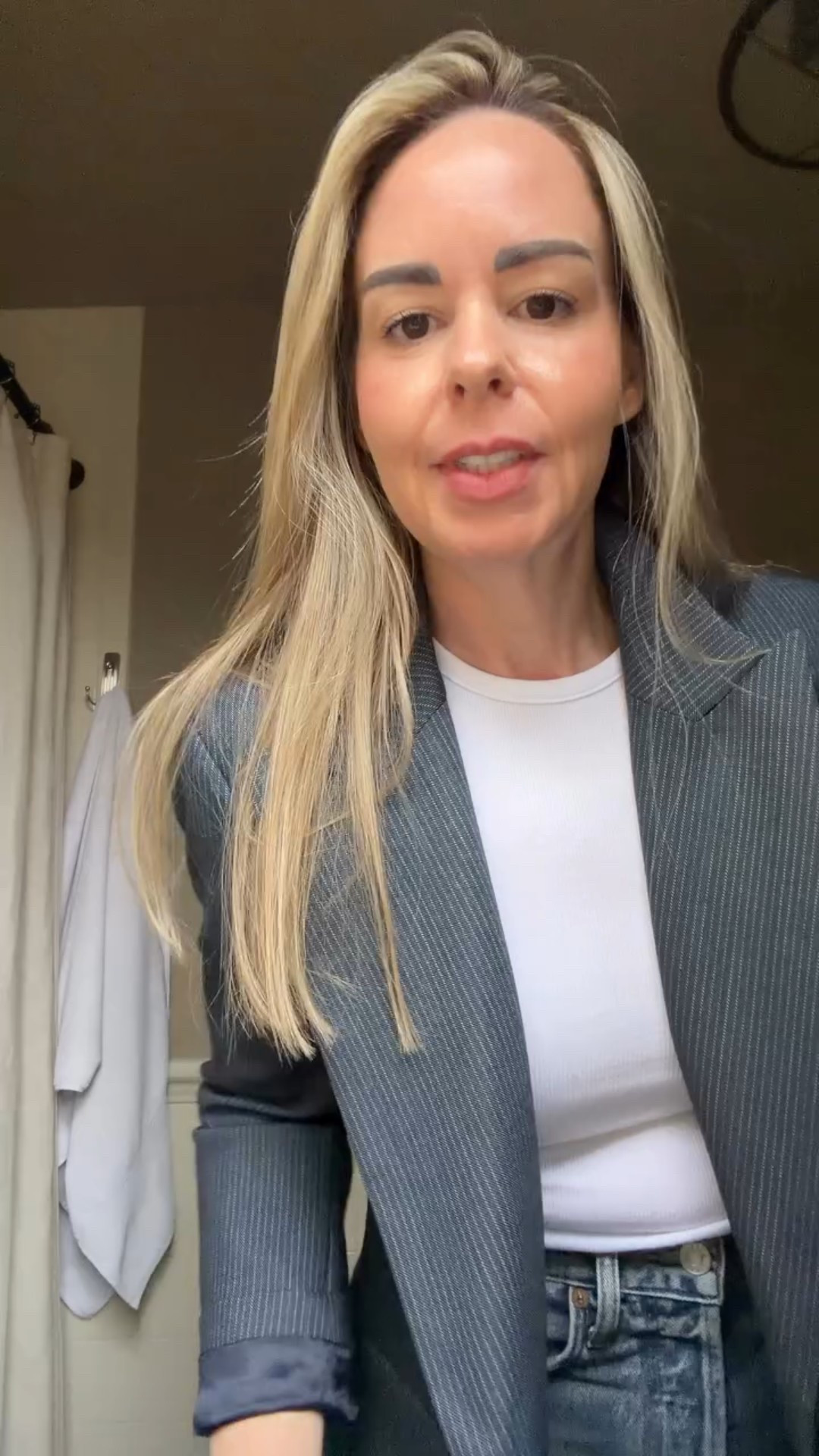 yes or no? it might be a vibe tbh! 💁🏼‍♀️

#oversizedblazer #blazer #blazeroutfit #officeoutfit #corporatefashion #trendyoutfit #classicstyle #styleinspo #outﬁtinspo #ootdoftheday #ootdfashion