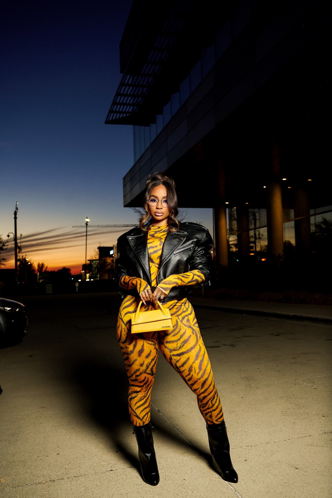 Casual outfit inspo! Leggings and Top are so comfy and lightweight! Perfect for any occasion! 

#LTKootd #LTKMidsize