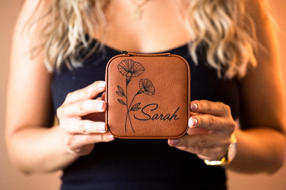 Birth flower travel jewelry case for MOB

#LTKbeauty