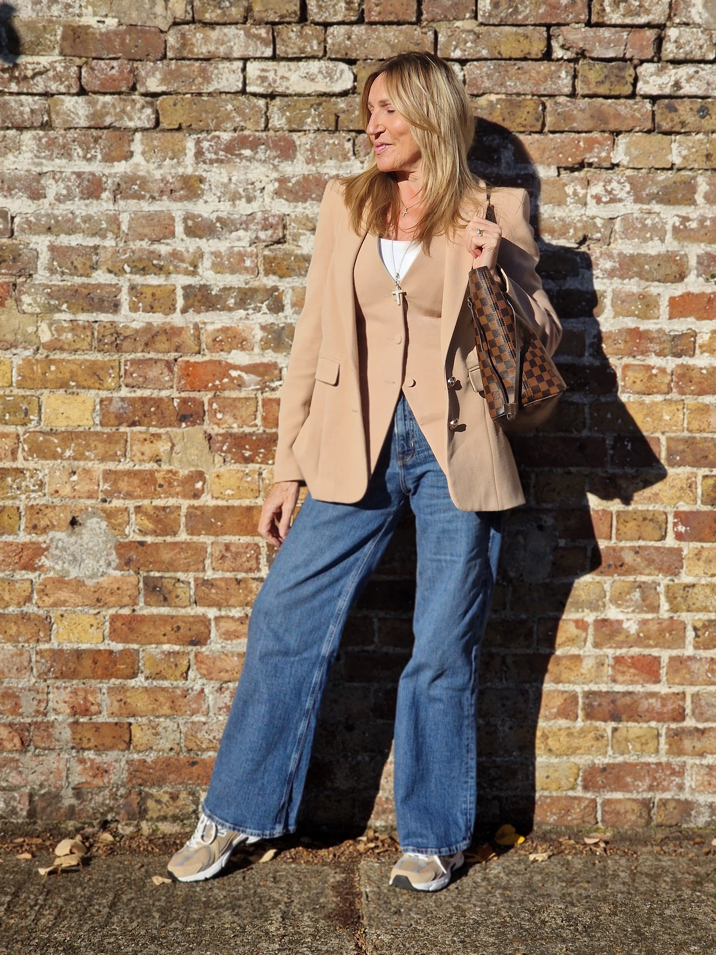 Blazer, jeans and trainers #autumn styling

#LTKautumn #LTKuk #LTKsale