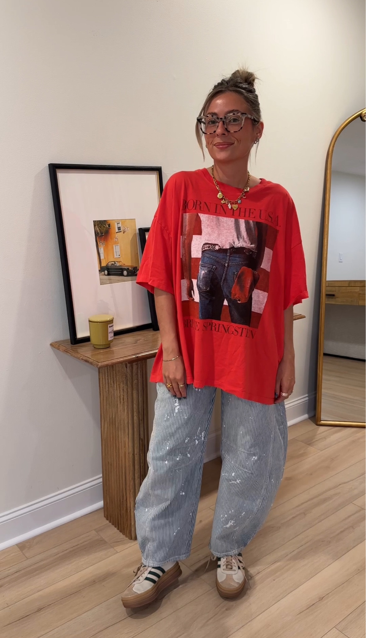 I’m wearing size large in the top & 24 in the jeans! #everydaystyle #barreljeans

#LTKstyletip