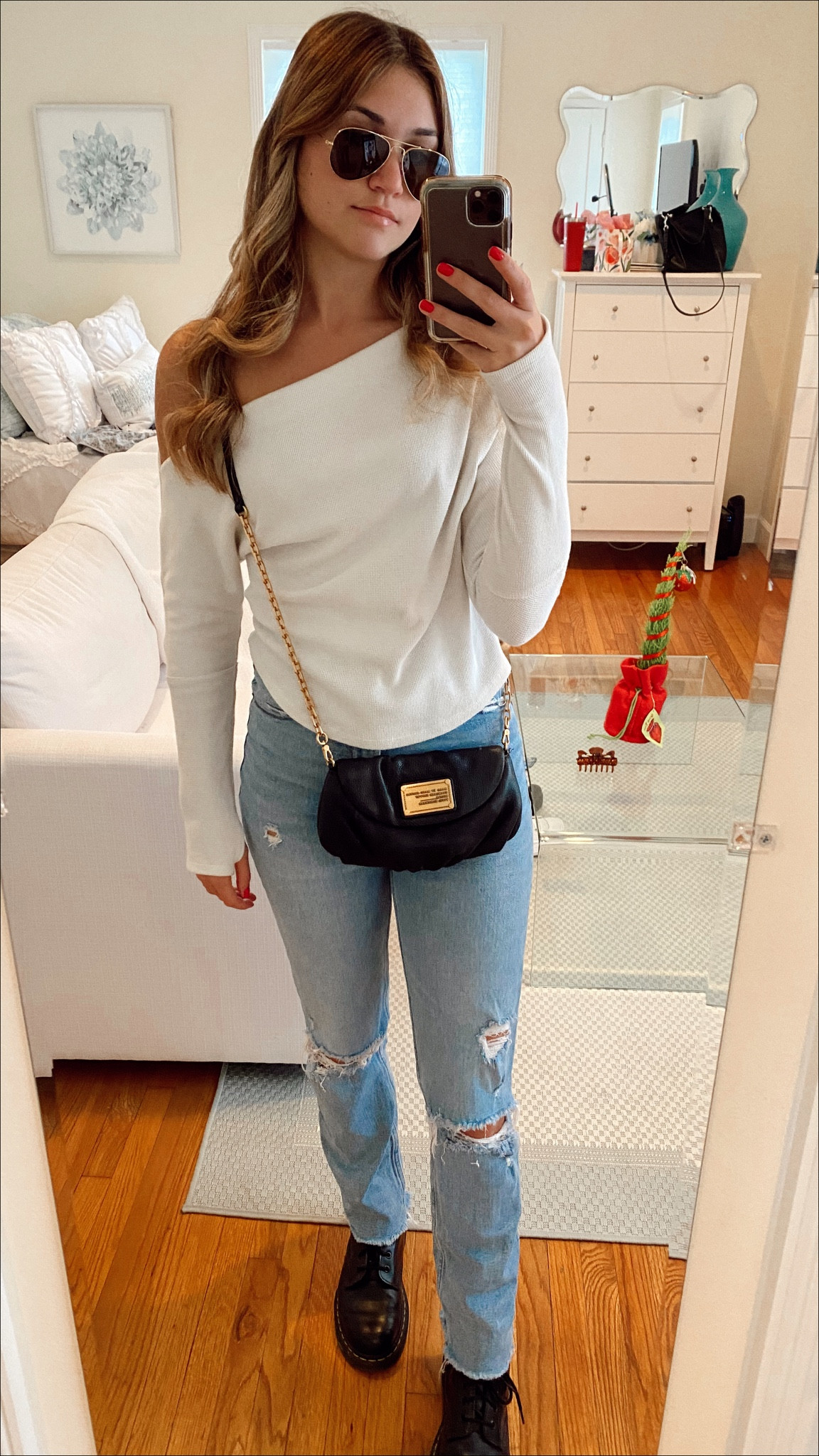 Cute and casual! Ripped jeans, white top, and black accessories… this couldn’t be easier🥹

#LTKHoliday #LTKSeasonal #LTKxAF