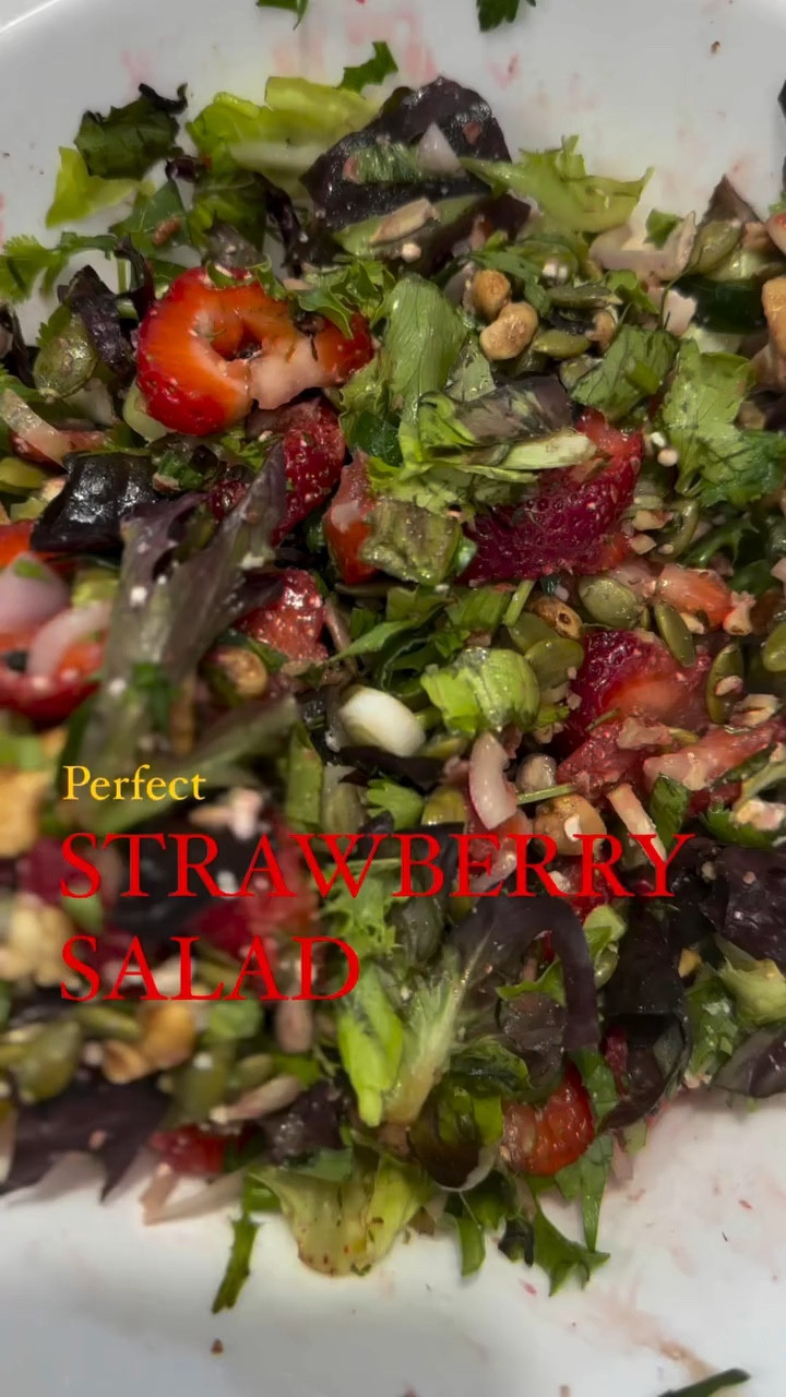 🌵💯🧡Perfect strawberry summer salad looks like this: take 2 cups of spring mix salad and cut it to smaller pieces. I typically use my food scissors - saves so much time! Add crushed pecans - this is one of my favorite parts - I just love to crush fresh pecans with my pestle! Follow with 2 spoons of salad topping with sunflower and pumpkin seed and cranberries. I like my pecans and topping in glass jars with wood lids in a pantry. I add some chives, cilantro, dill and shallots. Then comes The Queen of this salad - Strawberry 🍓- I love slicing it with this super cool razor cup. It serves as slicing and measuring tool simultaneously - genius idea! Vuala! Sprinkle with some feta cheese - I recommend to take feta in a bulk it is way more moistures, add extra virgin olive oil, glaze with a bit of balsamic, add a touch of salt. Mix gently, but do not overmix. I use these wood salad hands for mixing. Enjoy! Perfect for summer time! Thank God we have summer time all year round in Arizona:) Follow for more healthy and easy recipes!#strawberry🍓 #saladrecipe #strawberrysalad #healthymeal #quickandeasy #aziquestyle #curatedshopping