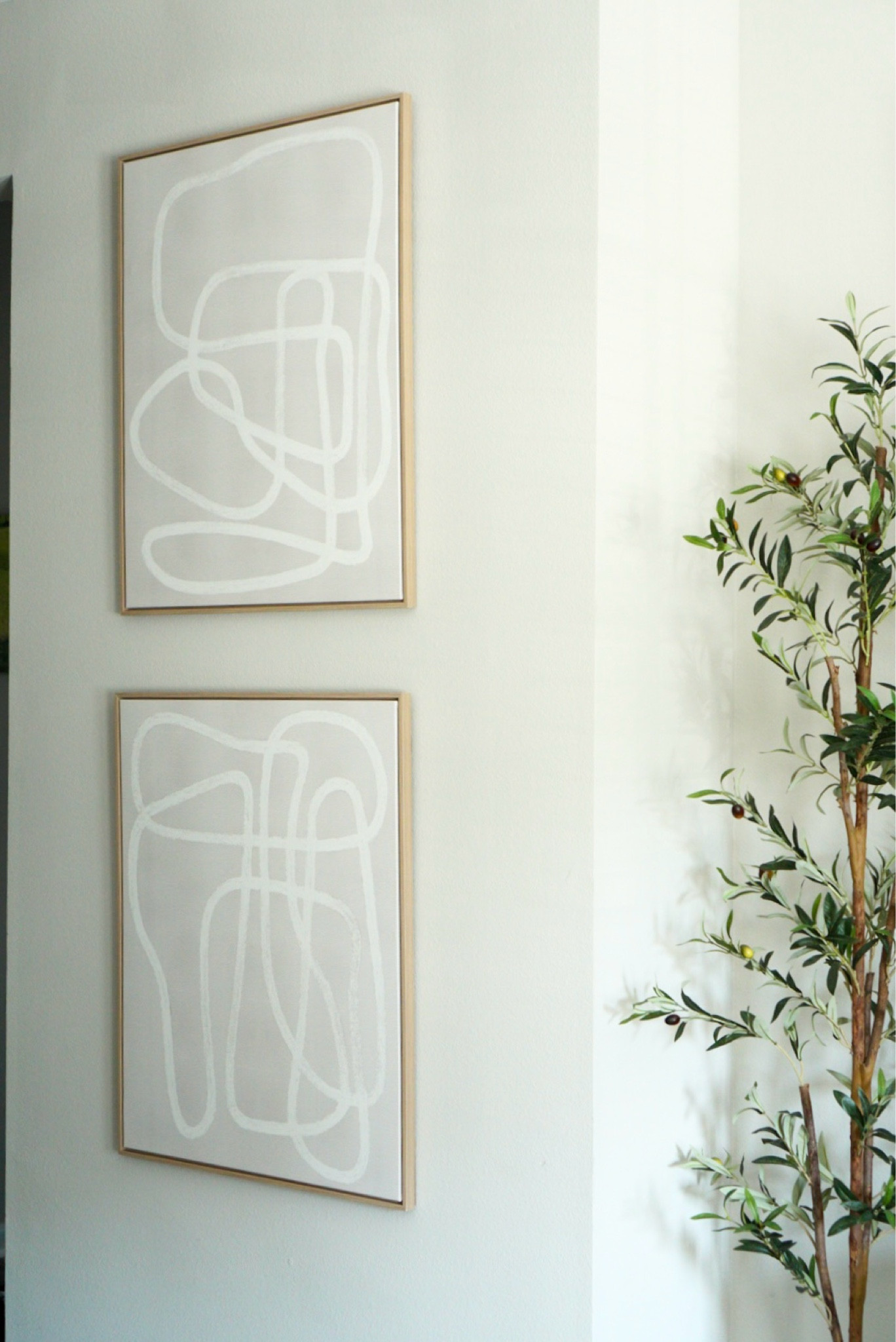 Wall art (set of 2) from Target + under $100 — 🔗 linking similar since it’s sold out! Great for empty hallways + entryway decor. 

Also 🔗 linking entryway decor ideas + console tables from Amazon. 

// Target home, apartment home decor; living room decor, entryway decor

#LTKHome #LTKStyleTip #LTKFindsUnder100