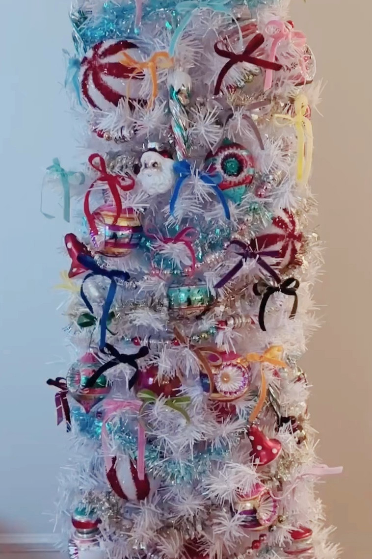 Finishing up my Retro Rainbow Christmas Tree  in my kitchen! It’s filled with all vintage shiny brite Christopher radko ornaments & multicolored velvet bows🎀🎀🎀 waiting for the Pot I bought to come in to put it in!! 

#christmasdecor #holidaydecor #retrochristmas #retrochristmasdecorations #revolve #revolvehaul #revolvewinter #xmasdecor


#LTKGiftGuide #LTKHome #LTKHoliday