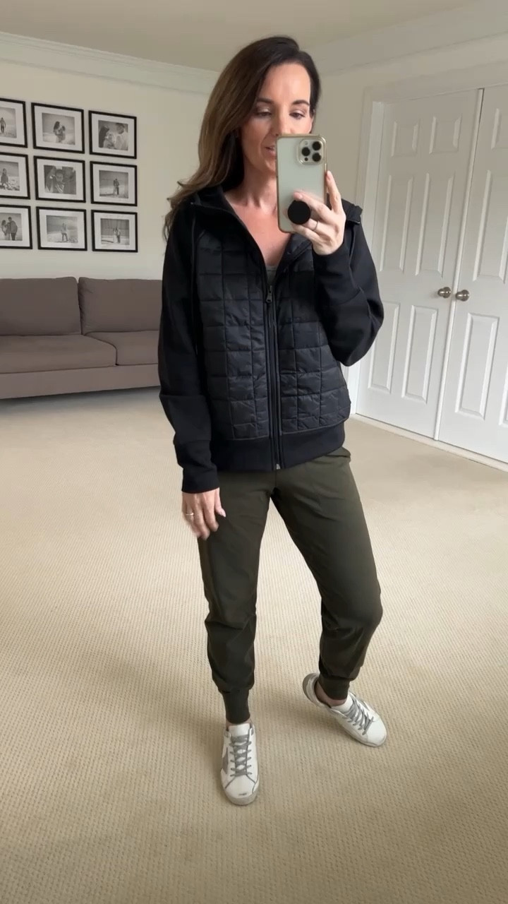 Quilted Hoodie in 2 colors from Old Navy Wearing size s. If between sizes, size down. 
#hoodie #casual-style #casual #activewear #coat #womensfashion #fallclothes #oldnavy #oldnavystyle #quilted #workoutwear #travelstyle #joggers #goldengoose #styleinspo #lotd #ootd #jacket 