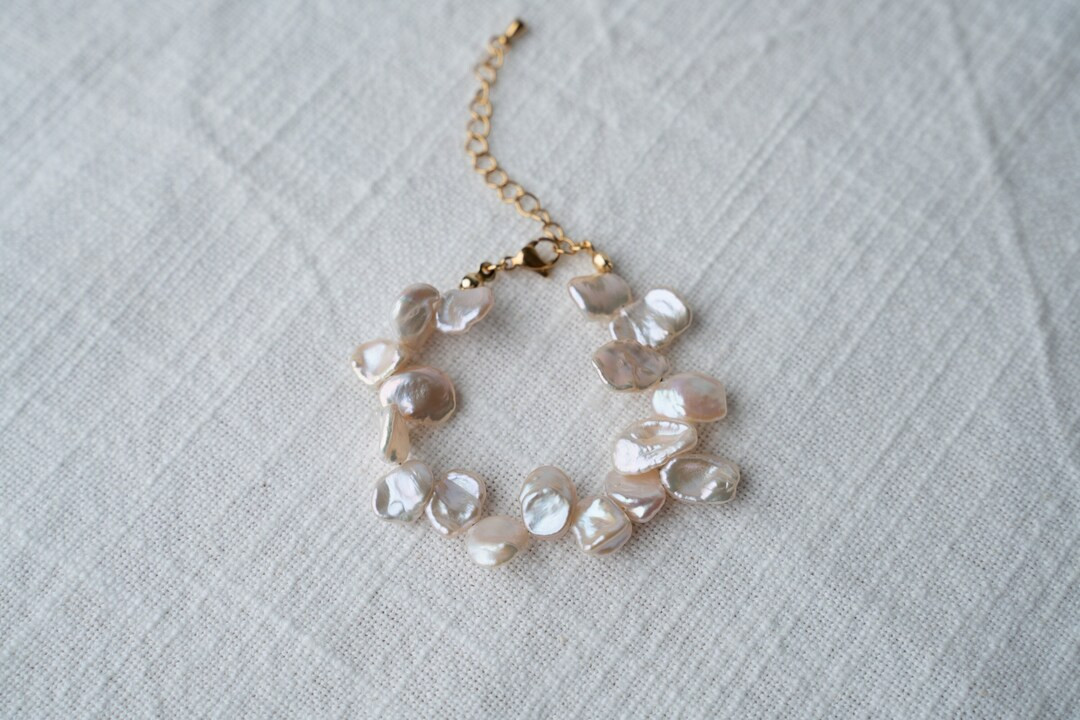 MIMI Keshi Irregular Petal Pearl Bracelet Gold Pearl Bracelet - Etsy | Etsy (US)