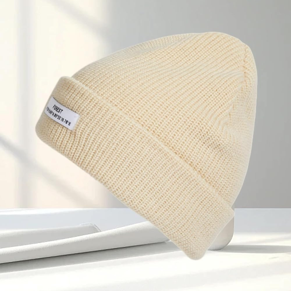 Klassische Strickmütze mit quadratischem Aufnäher für einfaches und lässiges Tragen im Alltag... | Amazon (DE)