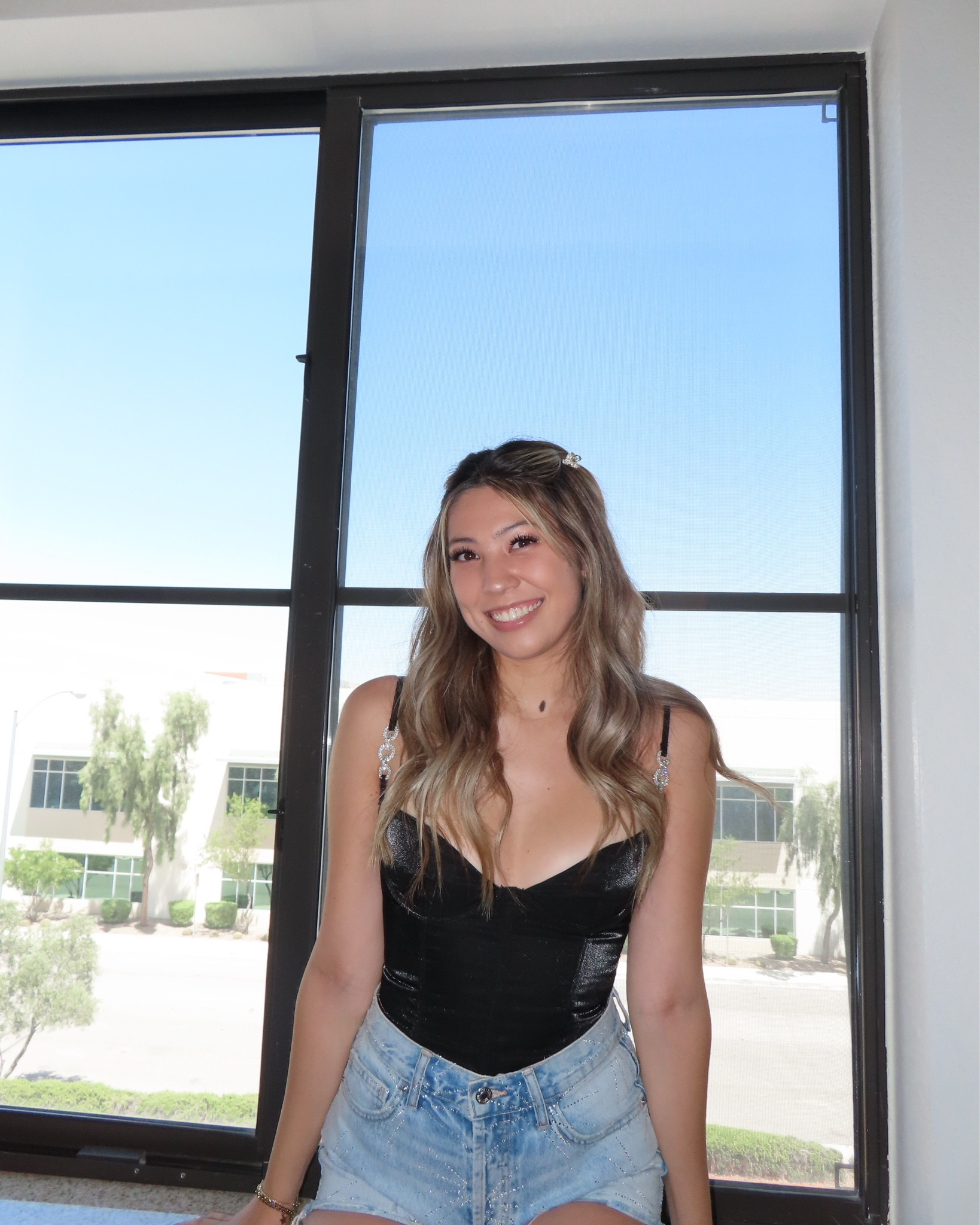 coldplay concert outfit! top: white fox, shorts: zara (couldn’t find the tags sorry!!)