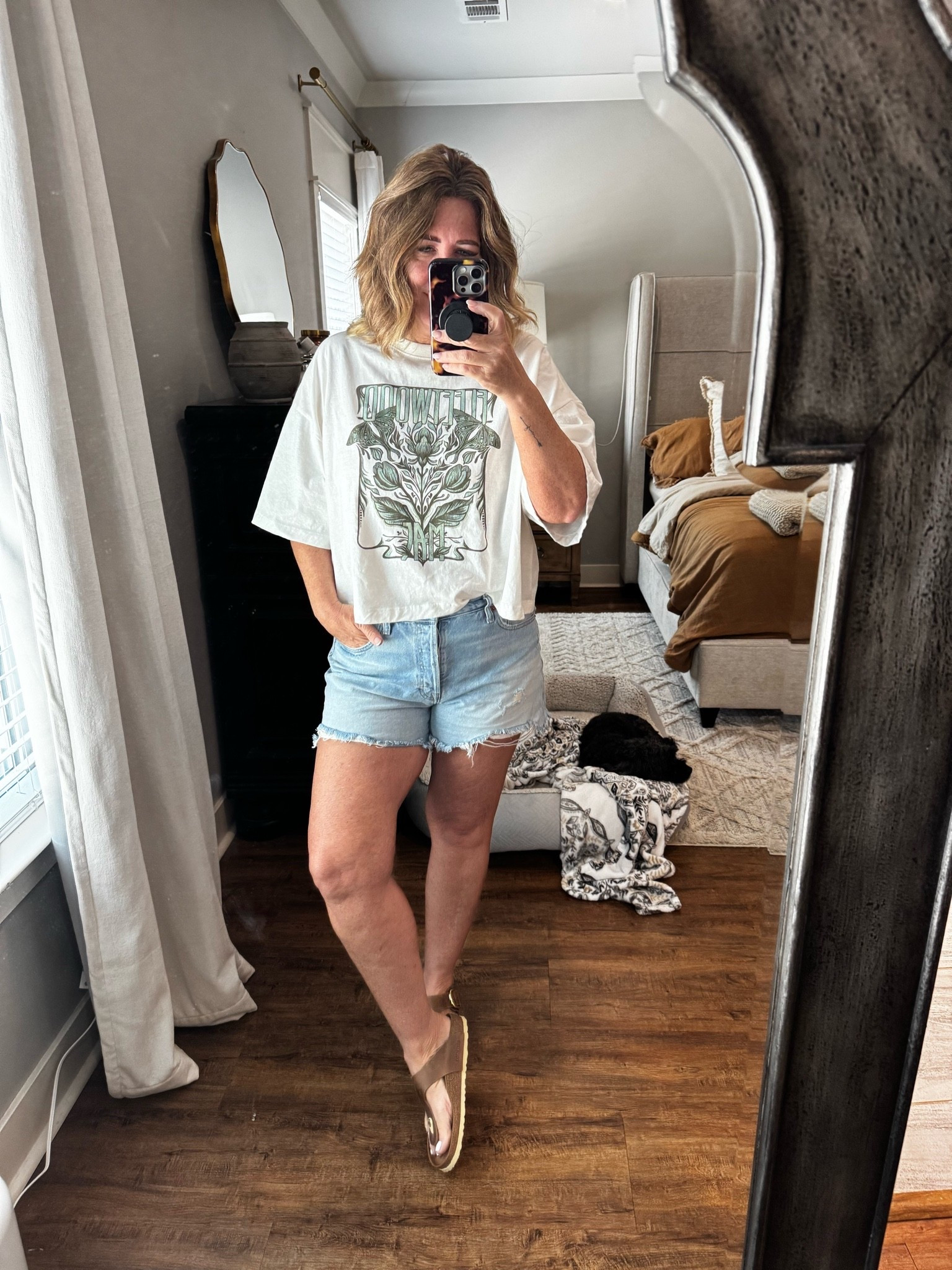 SATURDAY OOTD

Birkenstock , denim shorts Fleetwood Mac tee

#LTKootd #LTKSeasonal #LTKOver40