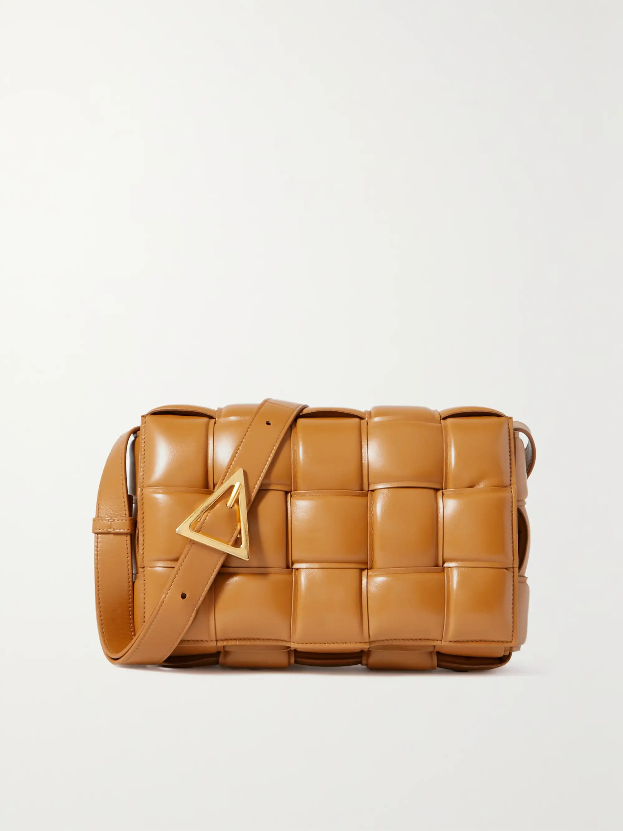 Cassette gepolsterte Schultertasche aus Intrecciato-Leder | NET-A-PORTER (UK & EU)