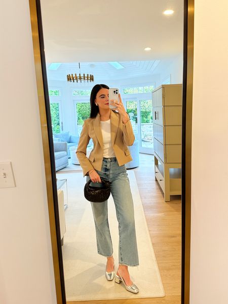 My look for dinner with a friend! My blazer is old from Zara but I linked similar!✨

My purse is my mom’s Bottega that I borrowed for the night!