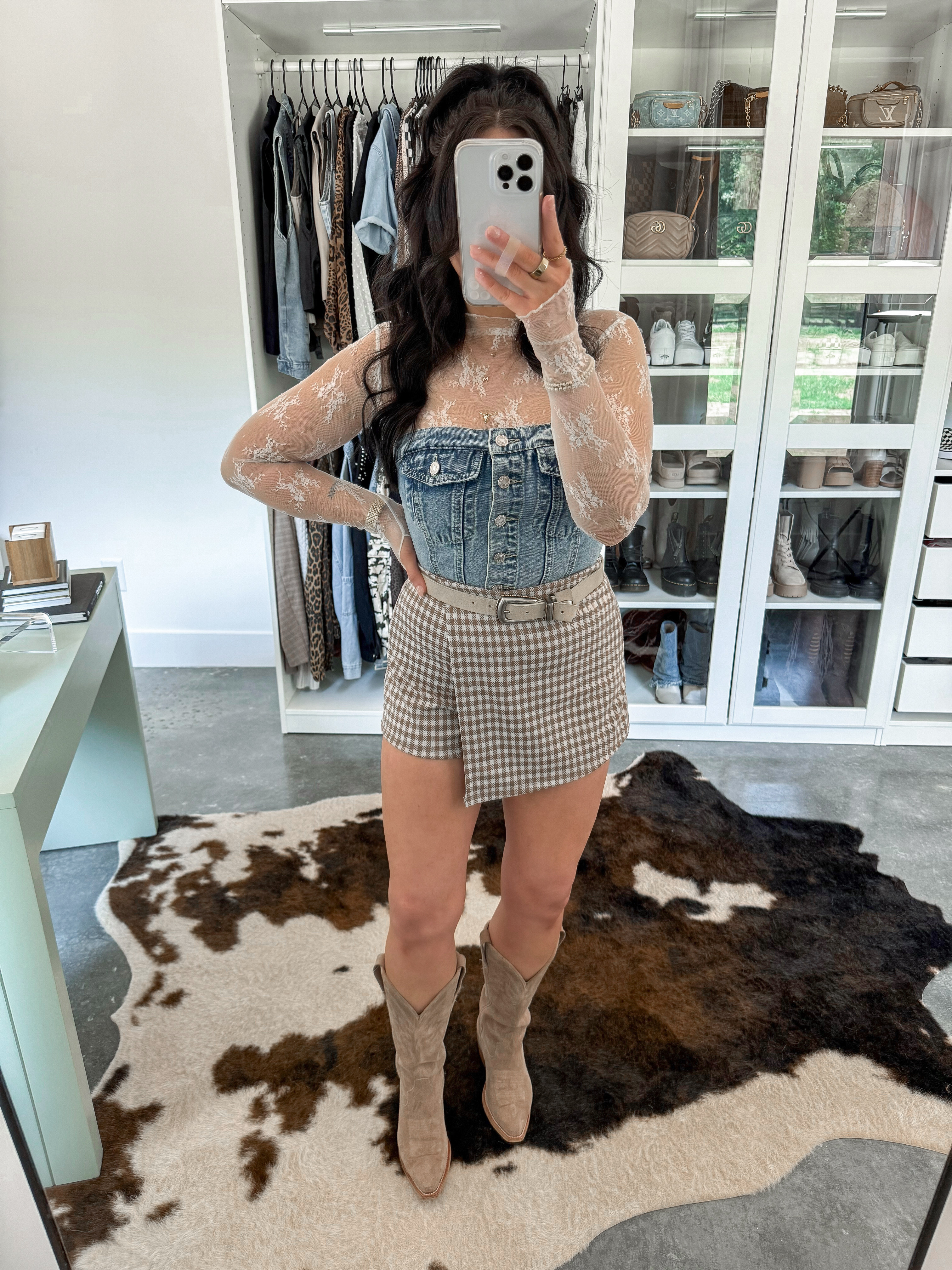 Lace Top - xs
Denim Tube Top - medium
Skort - small
Belt - 27-31

Neutral western look for the win! I love this denim tube top styled over this white lace long sleeve top! I paired it with this neutral plaid skort and finished the look with my favorites Tecovas cowgirl boots & this suede western belt! 🤍

 

 #LTKFindsUnder50 #LTKFindsUnder100 #LTKShoeCrush