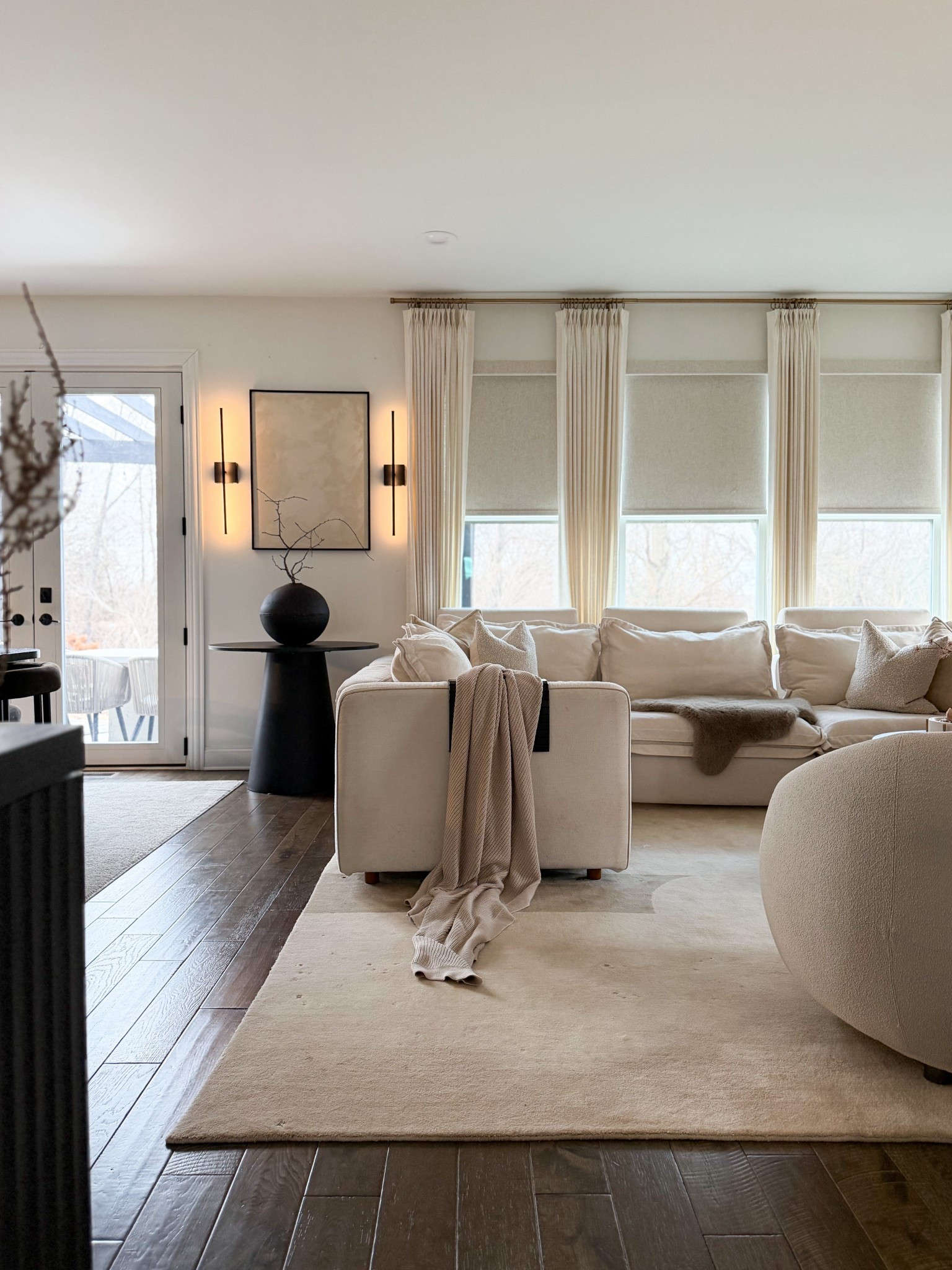 organic modern living room

motorized shades

#LTKHome