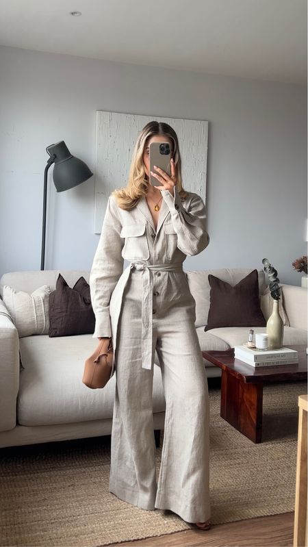 Reiss jumpsuit UK 4 (I did have this shortened as it was too long! Im 5ft 2” for reference) 🫶🏼