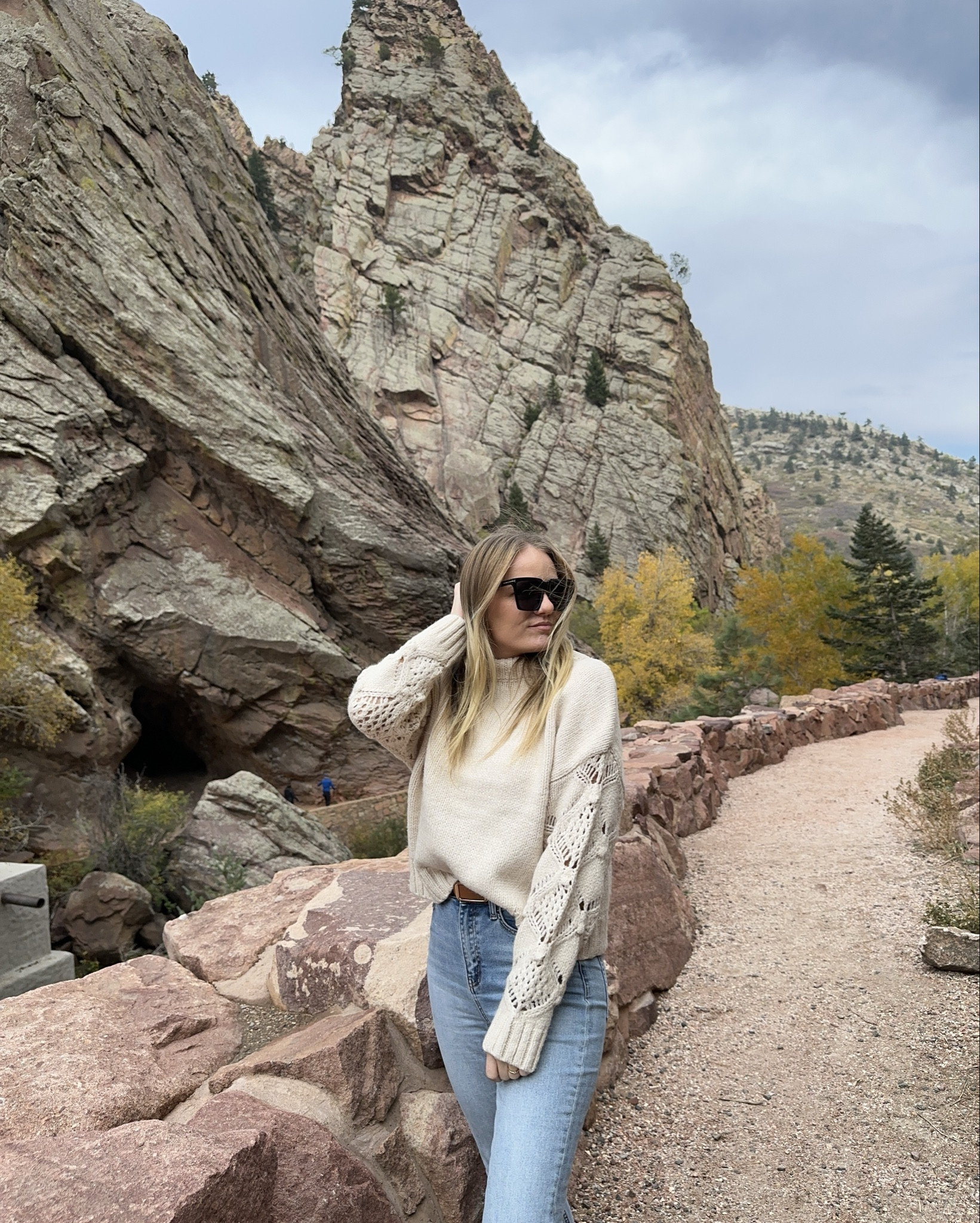 My fall outfit. I’m in love with!
Beige Sweater size M
jeans size 27
White sneakers size 7.5
Oversize black sunglasses


#LTKSeasonal #LTKTravel #LTKShoeCrush