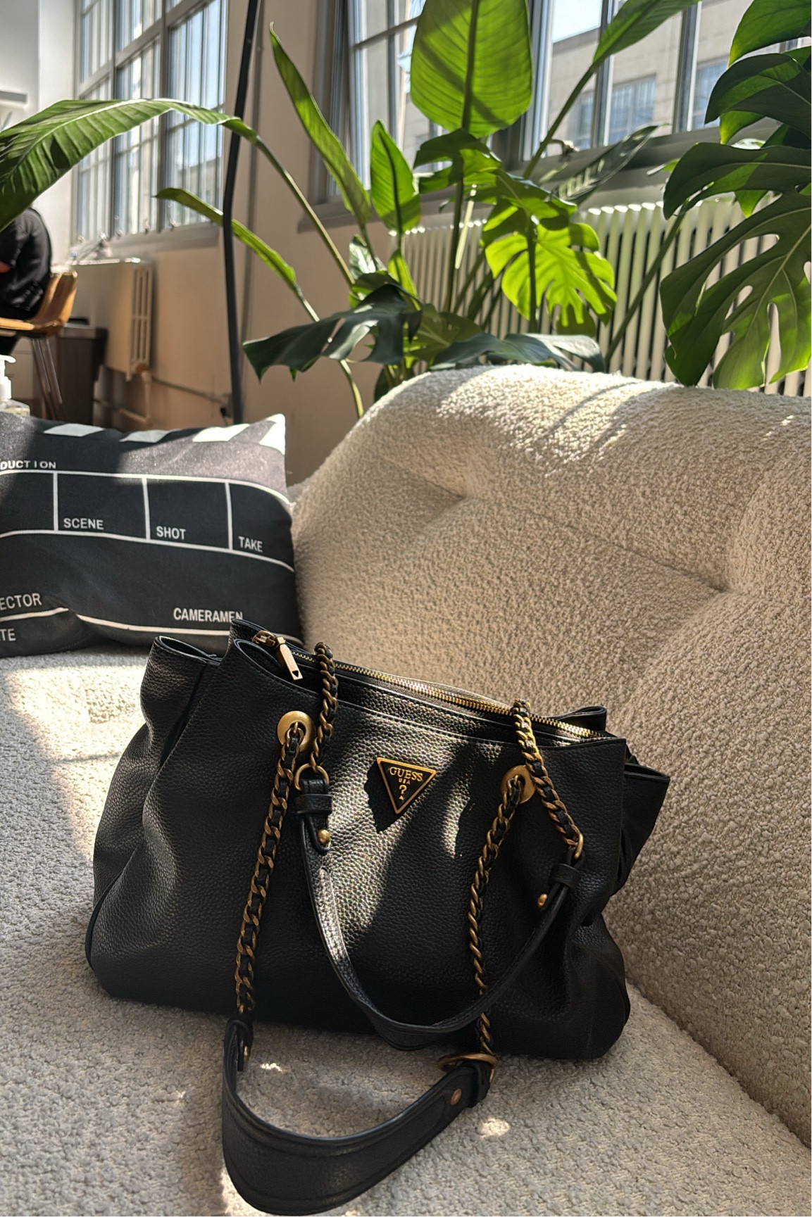 Hands bag, bag , bag lover , guess bag 

#LTKFallSale #LTKSeasonal #LTKItBag