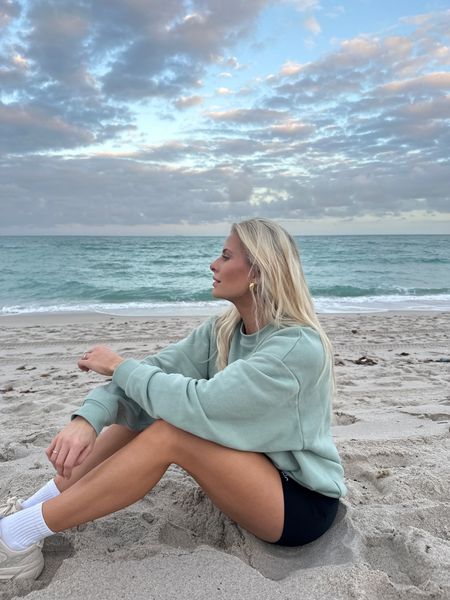 Beach walk  | workout outfit | vacation outfit | lounge outfit | alo

Wearing a medium in sweatshirt, small in shorts, sneakers true to size.

#kathleenpost #workout #miami

#LTKMostLoved #LTKstyletip #LTKfitness