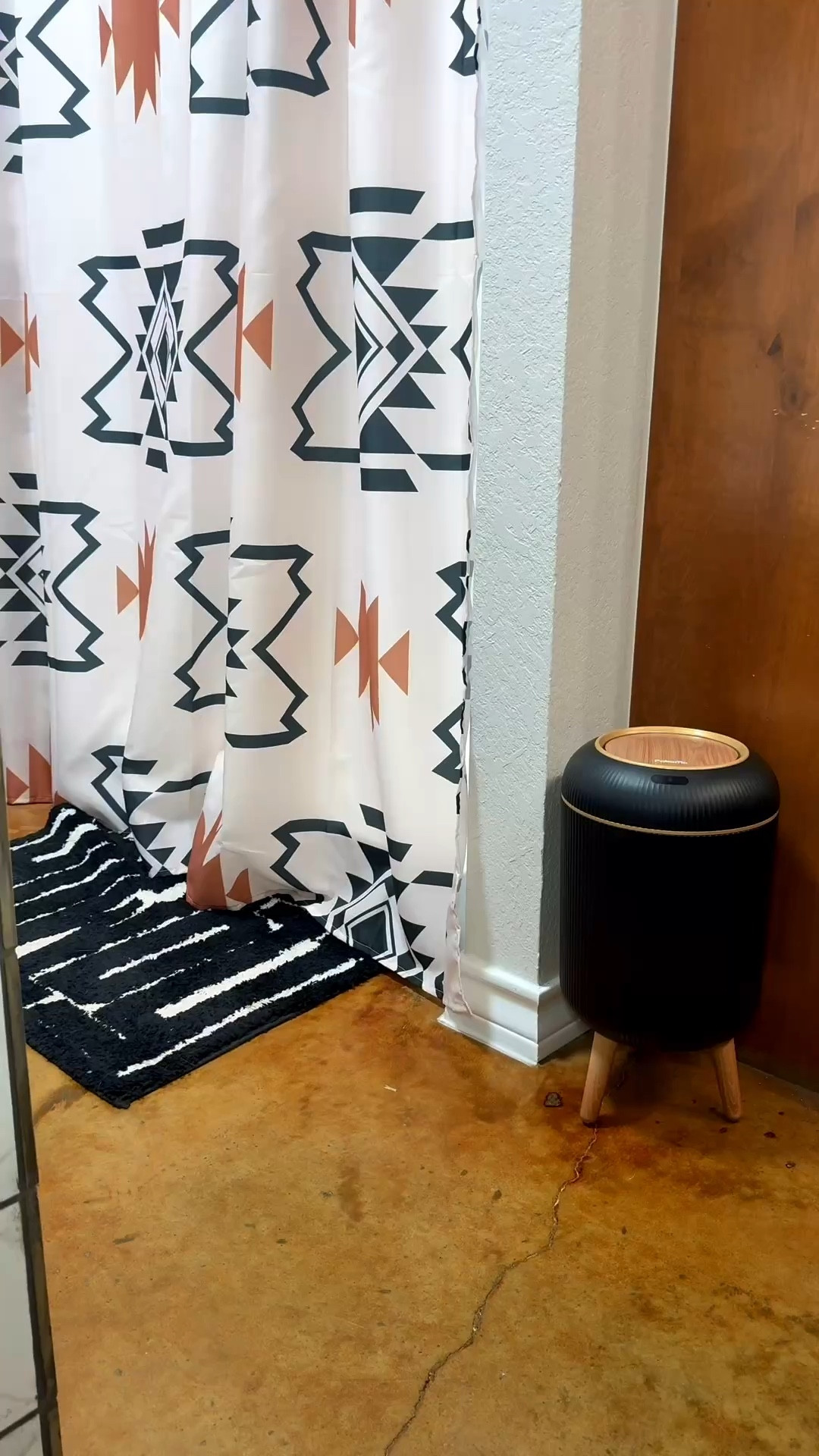 This motion sensor trash can is so perfect for our master bathroom! Keeps all the ugly trash hidden and it’s aesthetically appealing! 🤩🙌🏼

#LTKHome #LTKmomlife #LTKSeasonal