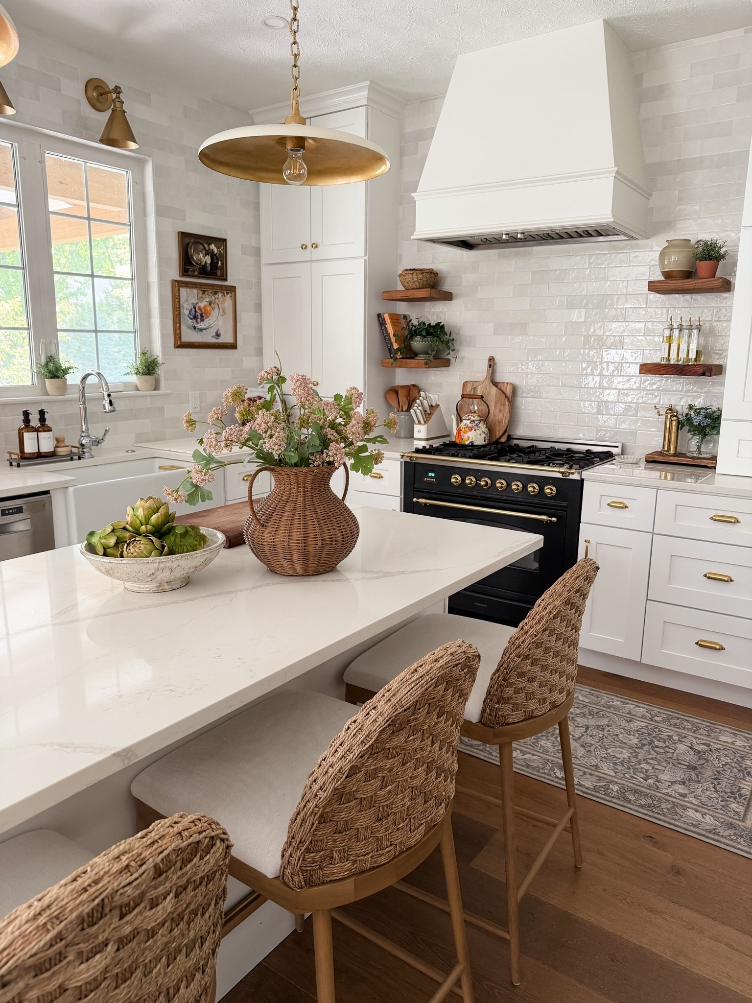 Kitchen things.