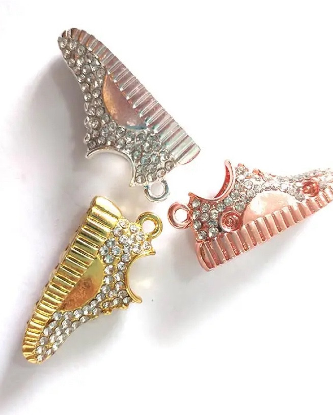 Sneakerhead x Charm Girlie 
When my two worlds collide 😍

#charmbar #charmnecklace #charmbracelet