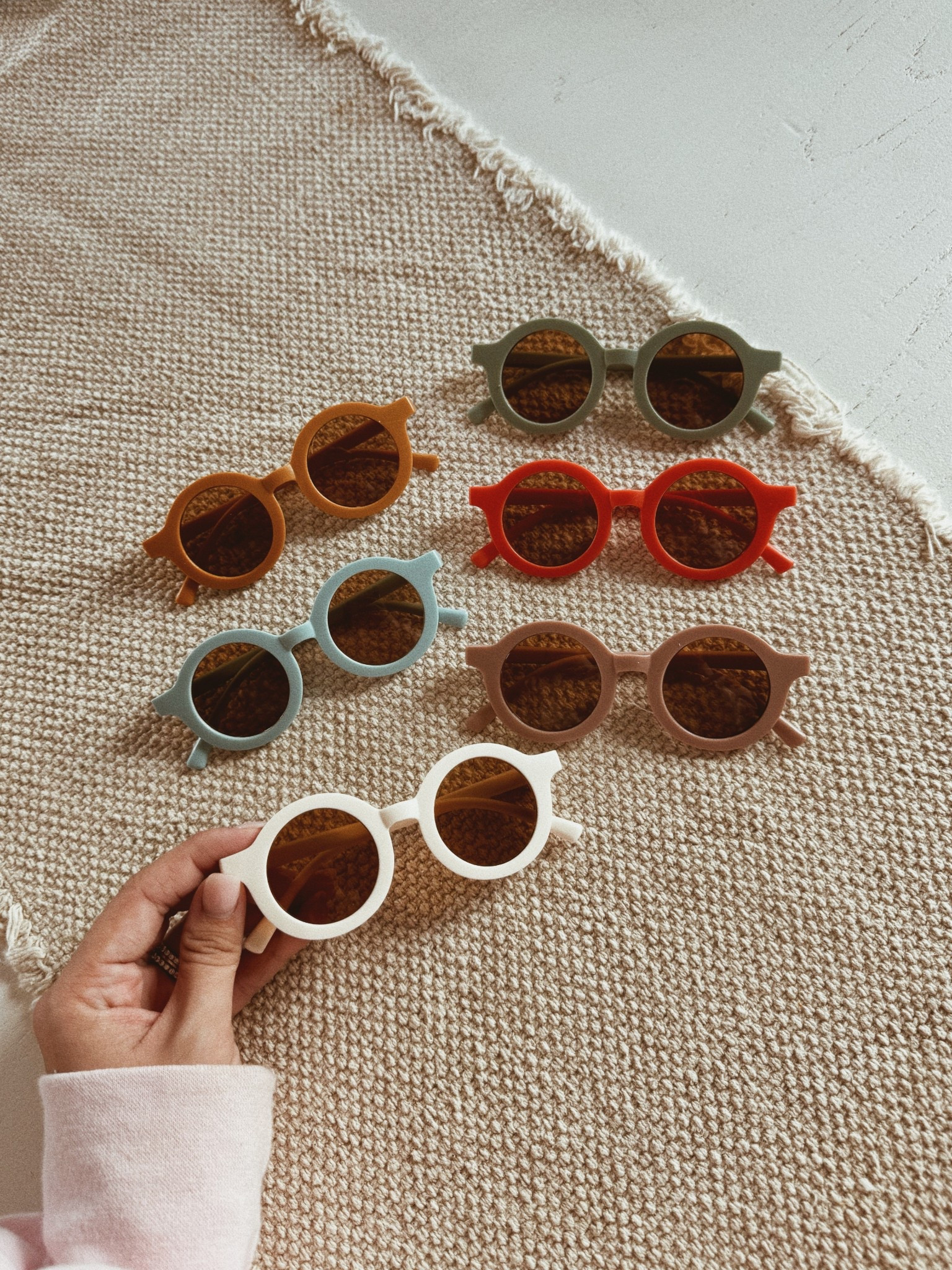 $8 for 6 pairs of toddler/kid sunglasses from Amazon🫶🏼

#LTKSeasonal #LTKBaby #LTKKids