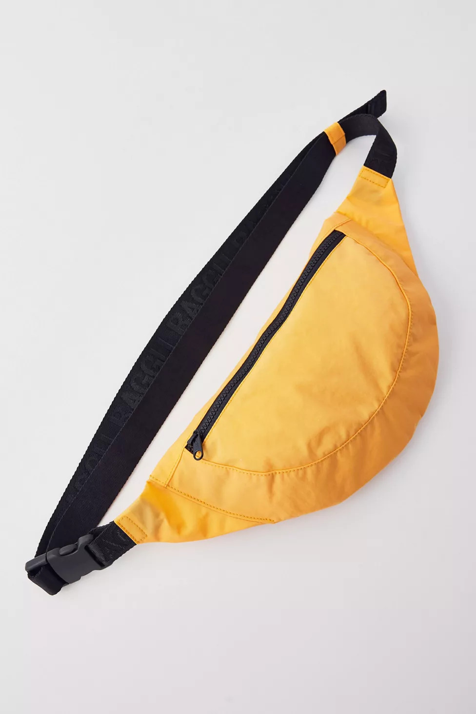BAGGU Crescent Fanny Pack | Urban Outfitters (US and RoW)