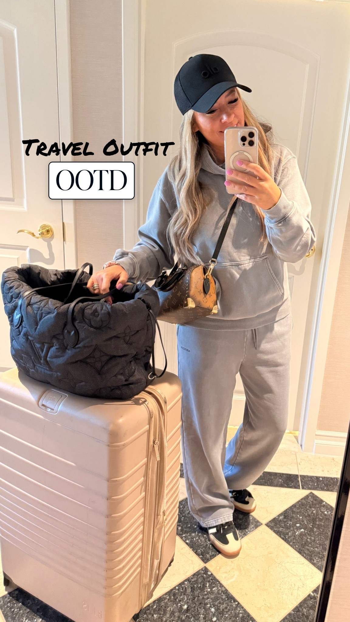 Comfy Travel Outfit ✈️
I thought these sweats were just a hype, but they really are worth it. 💕

#LTKTravel #LTKdayinmylife #LTKootd