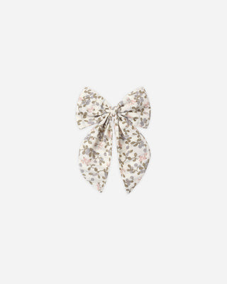 Oversized Bow Winter Garden | Rylee + Cru