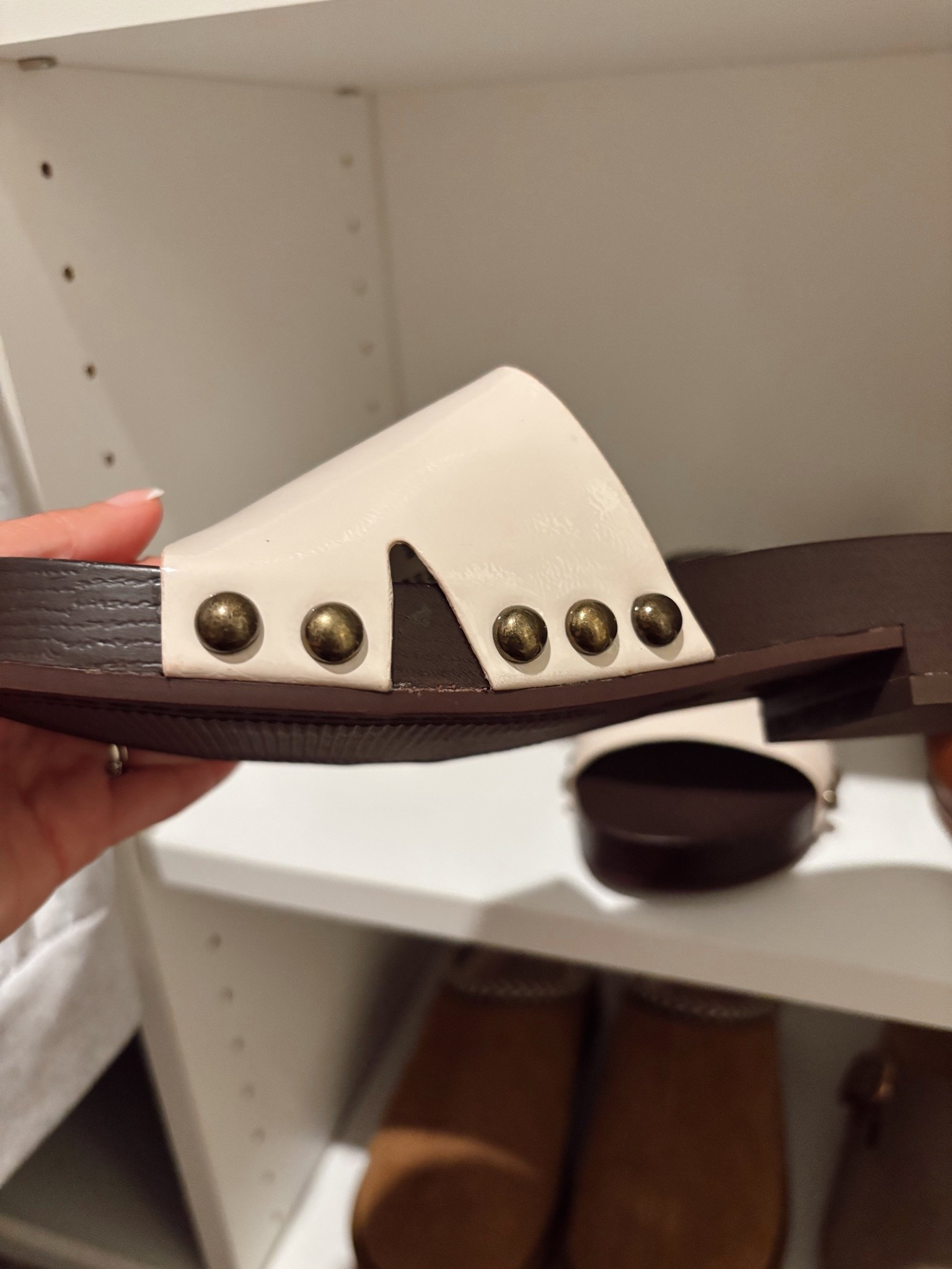 The cutest sandals with a little heel 🤎