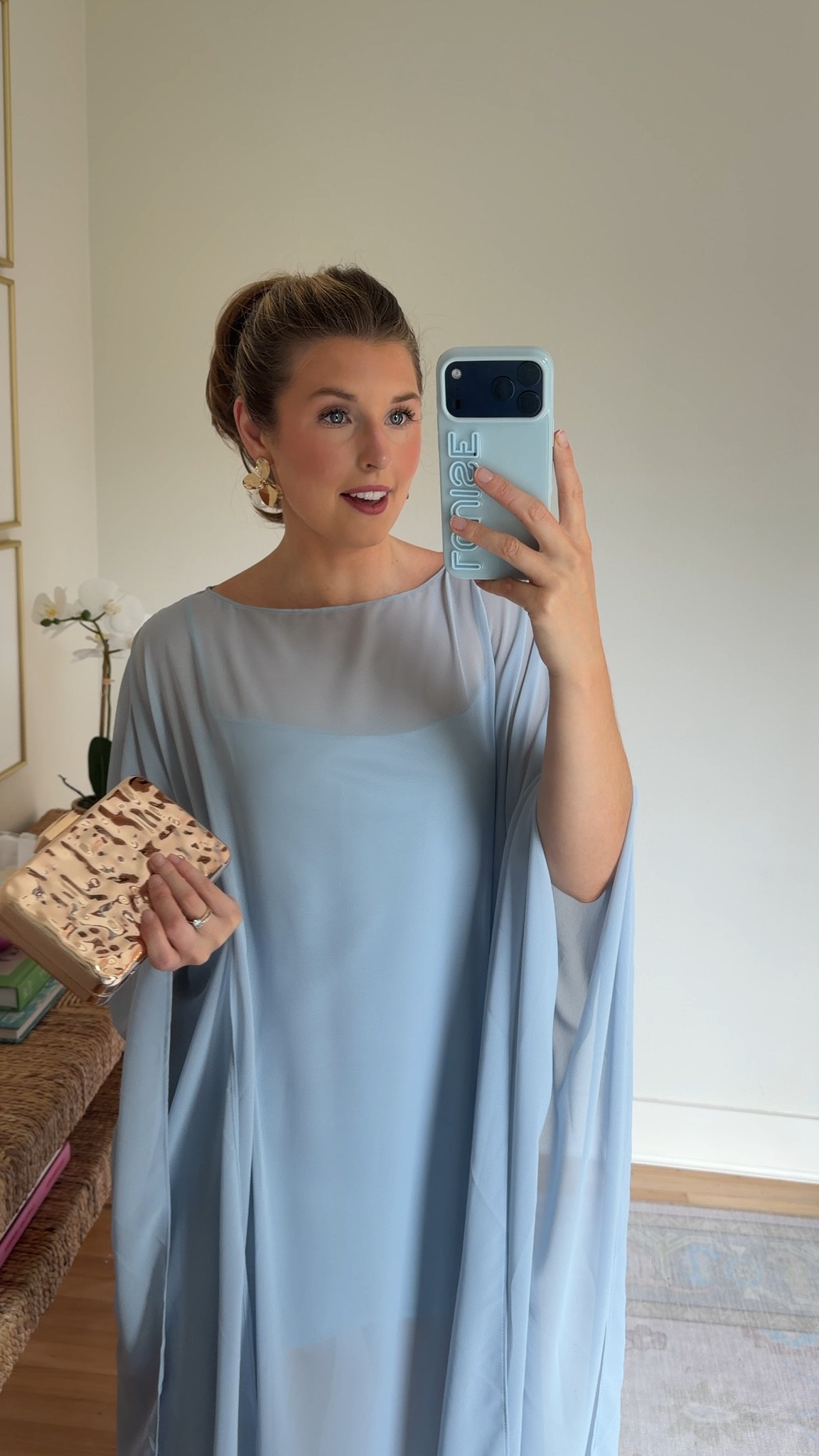 Wedding guest option with sleeves! Wearing a S

Dress with sleeves // wedding guest //