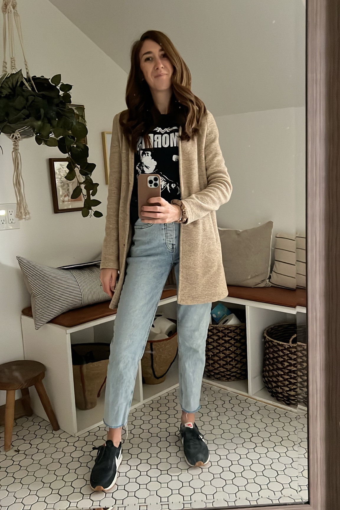 Cute and casual retro vintage outfit! 

#LTKhome #LTKstyletip #LTKbeauty