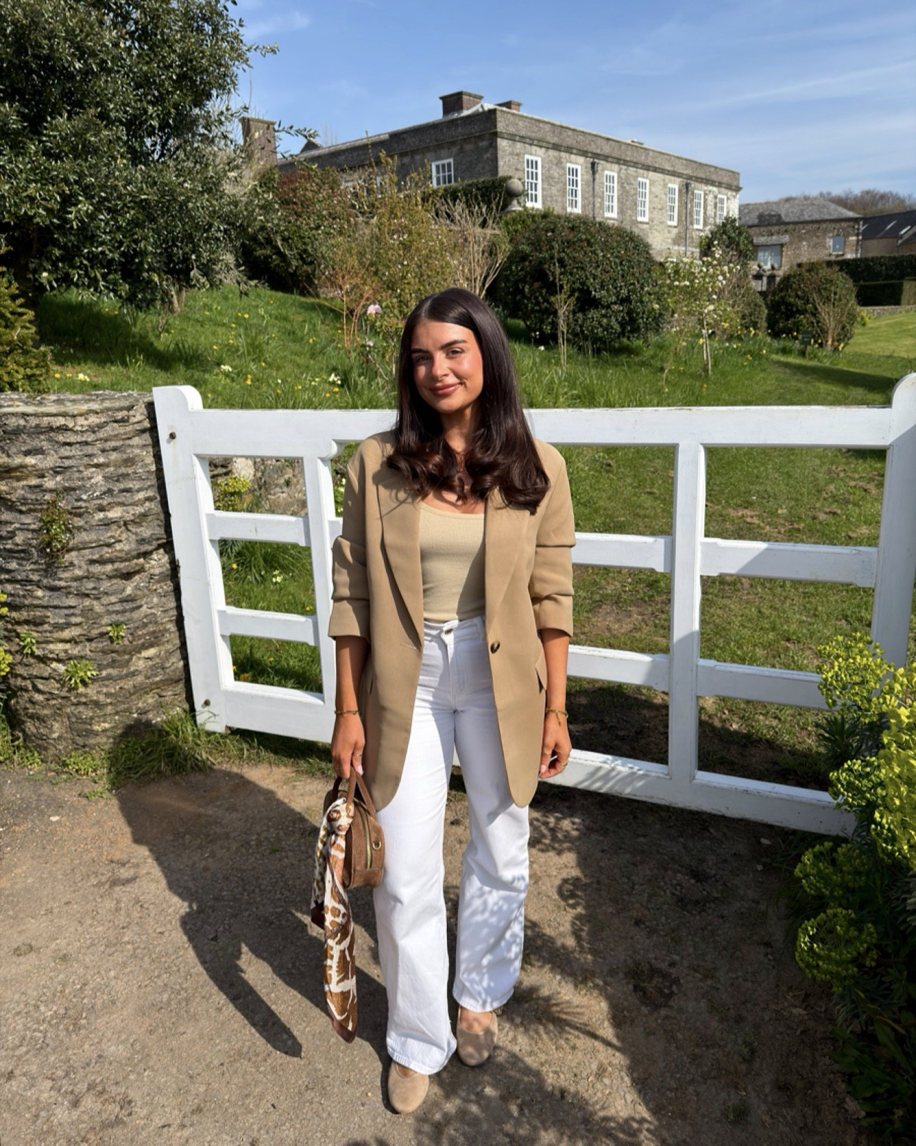 Spring outfit ☀️

Blazer is oversized - I’m wearing a UK 6

Neutral outfit, blazer, jeans, casual look 


#LTKjeans #LTKspring