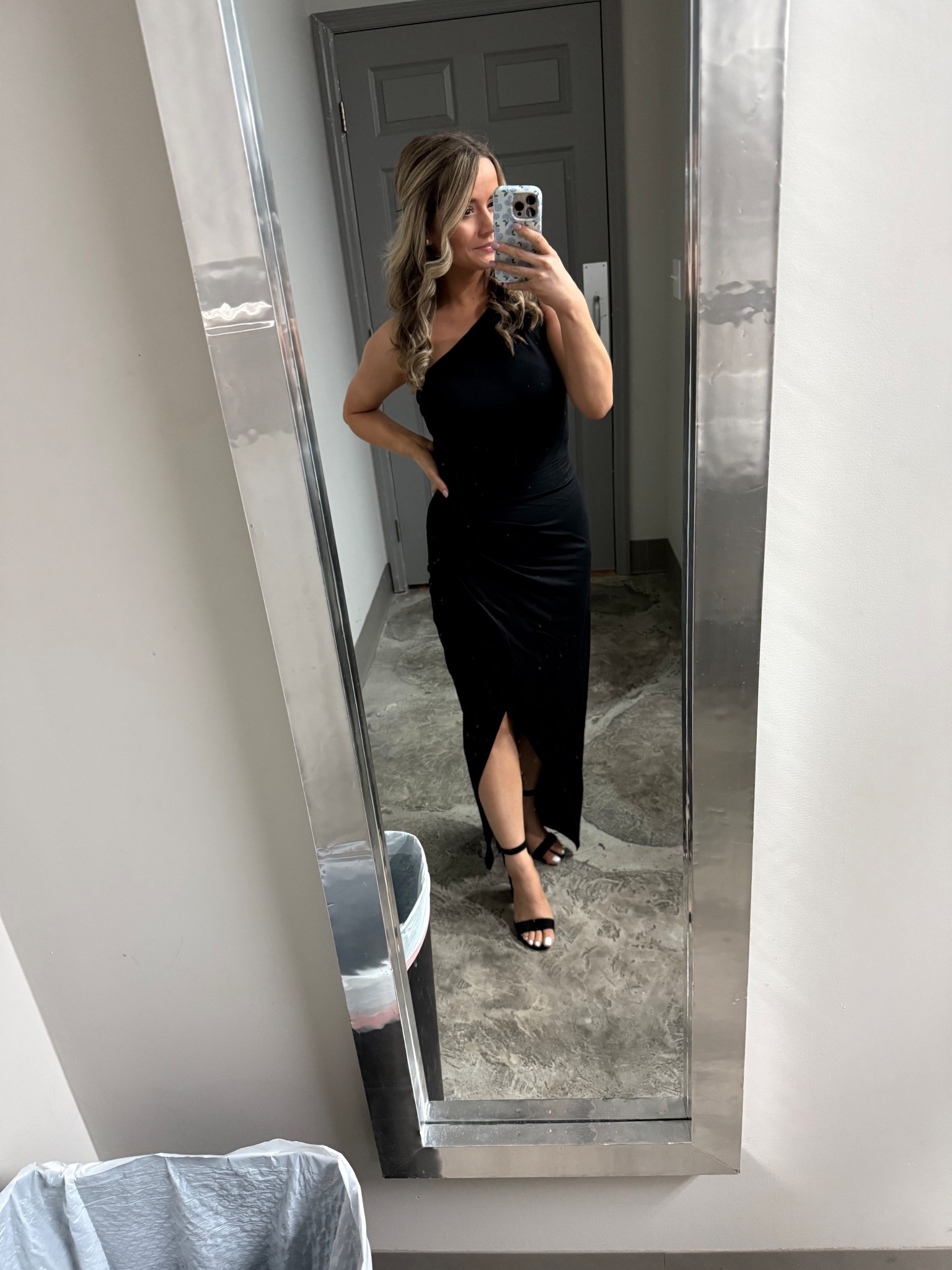 Any season black dress, yes please 🖤✨

#LTKHoliday #LTKSeasonal #LTKPetite