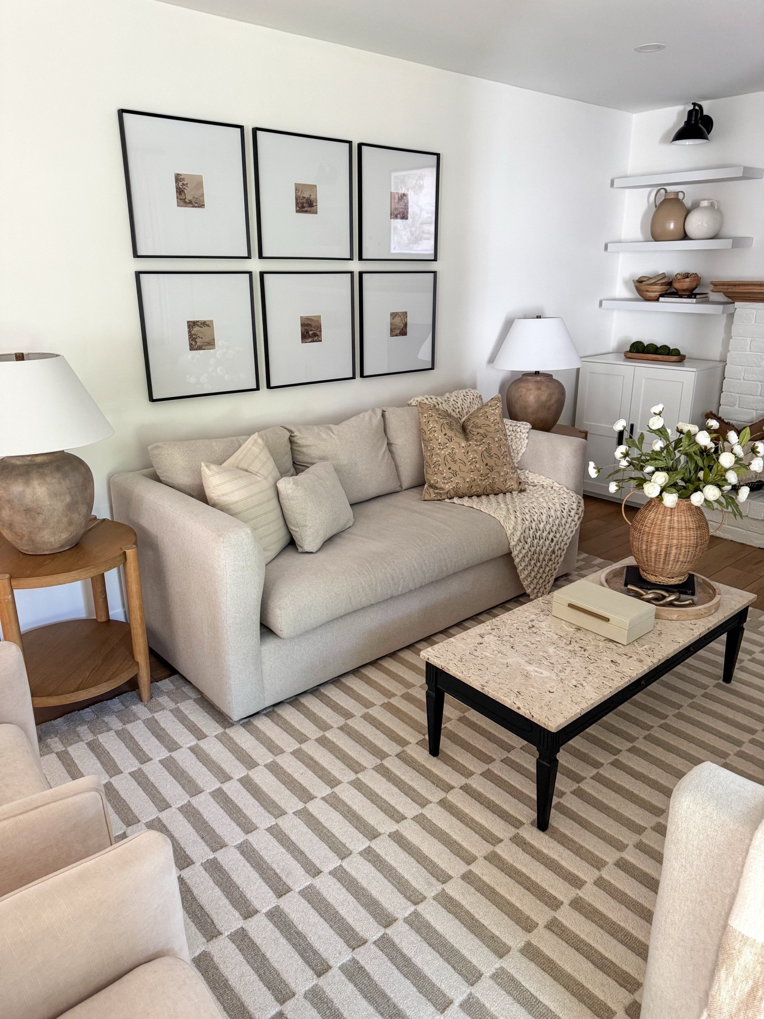 Shop my family room🫶🏼

#livingroom #livingroomdecor #rug #sofa #accenttable #gallerywall #decor #cozy

#LTKhome
