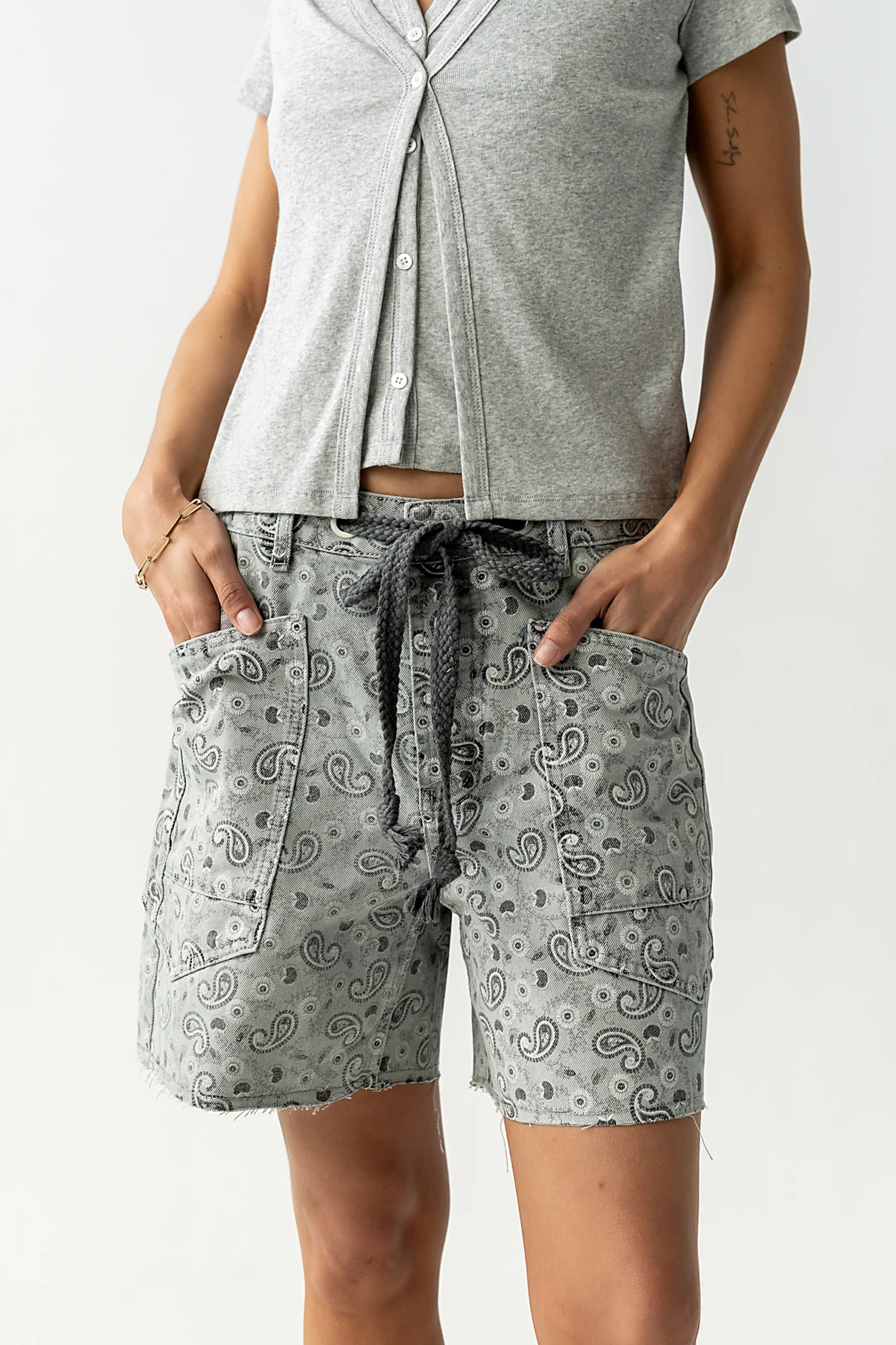Finneas Denim Shorts in Grey Paisley | Böhme US