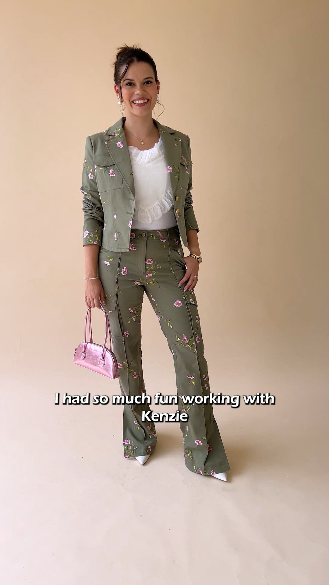 READ CAPTION 🚨 FOR UNLINKED OUTFIT DETAILS:

Pink & Silver Handbags: Staud
Heart Top: Secular Fashion
Stripe Dress: Veronica Beard
Crop Set: Dorothy Schumacher

Summer Work Outfits | Work Style | Style Makeover | Fashion Outfit Ideas | Staud Clothing | LoveShackFancy

#LTKVideo #LTKStyleTip #LTKWorkwear