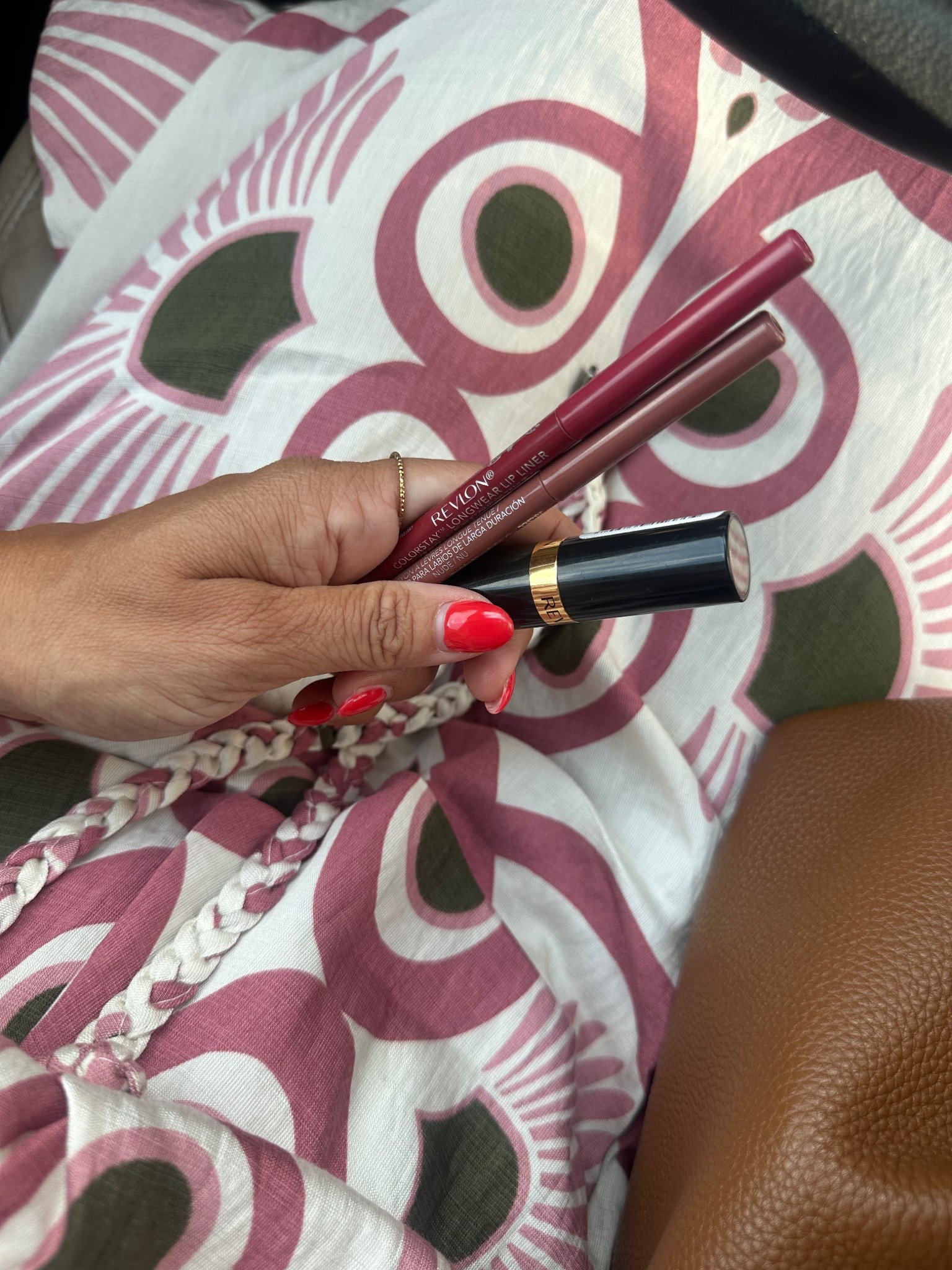 Lip Liner in Nude and Wine
Lip Stick in Bare it All 