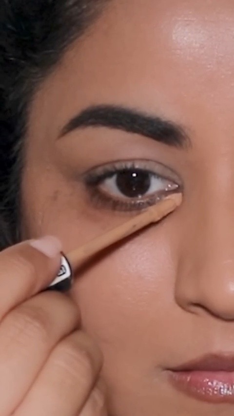 How To make Sunken Eyes Disappear | Easy Makeup Hack
Here's how to Flawlessly Conceal Under-Eye bags, dark circles and make Sunken Eyes Disappear! Follow this easy makeup hack and don't forget to subscribe for more.
Products used in this tutorial (in order):
Milani Concealers (145 and 130)
HUDA BEAUTY Easy Bake Loose Powder (Banana Bread)

#LTKbeauty