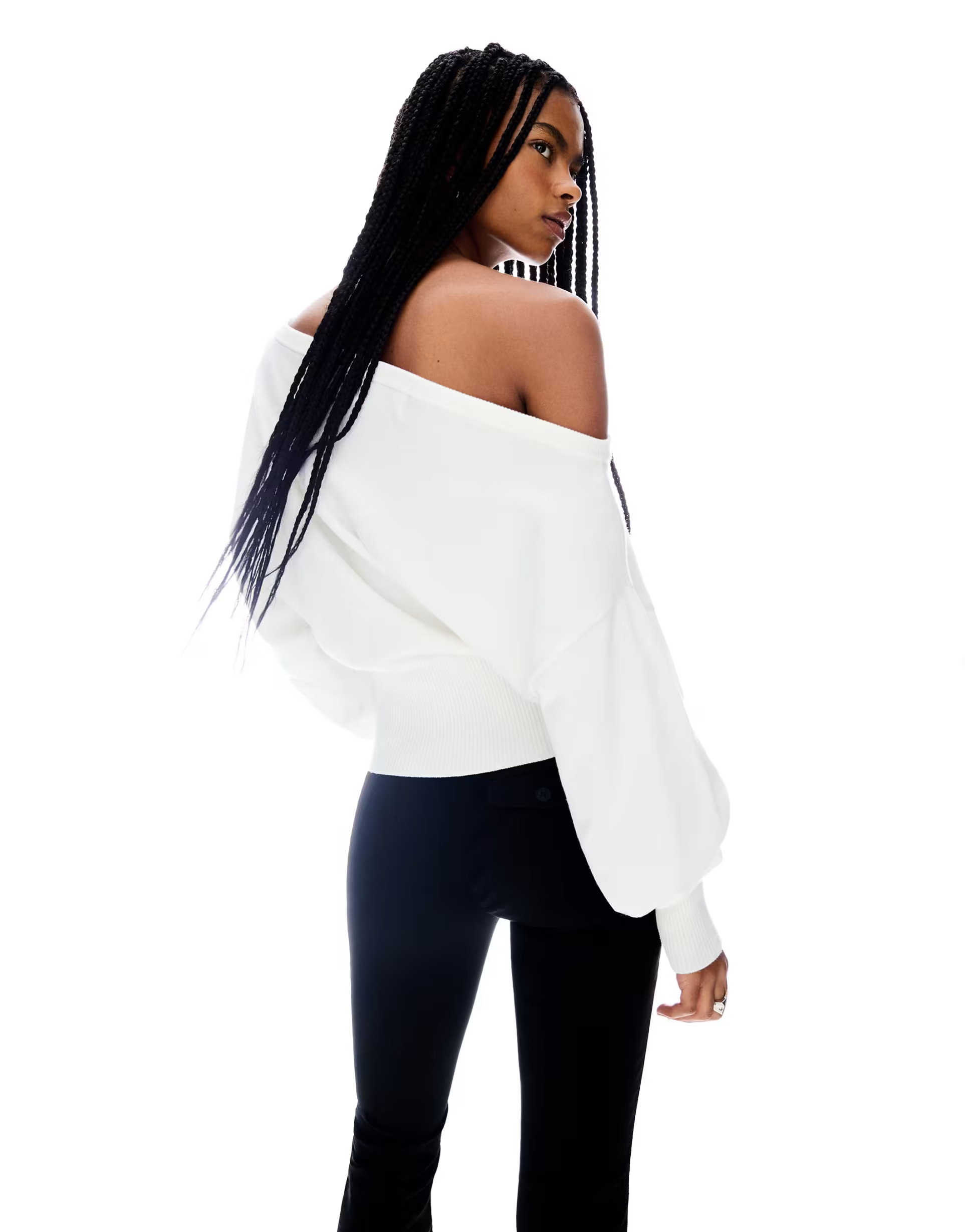 Bershka \u2013 Asymmetrischer Pullover in Ecru mit geripptem Saum | ASOS (Global)