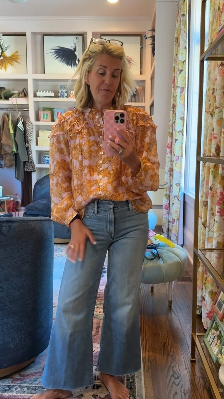 OOTD…cutie top and my favorite jeans! 
Top - small
Jeans - 26 short (1964 wash) 

*Codes
*use CHEERS for 15% off Frank & Eileen
*use mixandmatchmadness at Loopy
