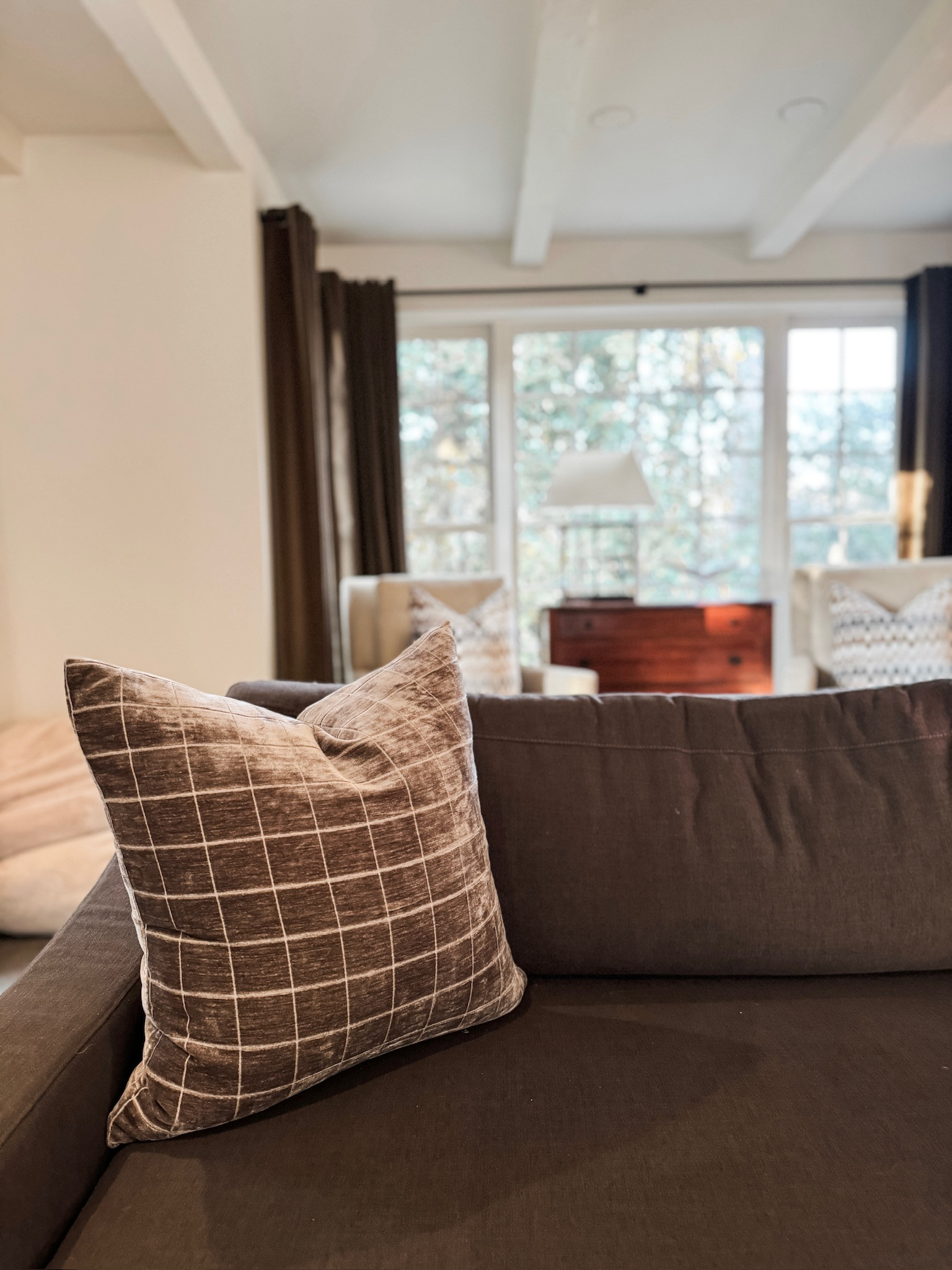The Amazon pillow covers that are actually a win 🙌

I’ve ordered more pillow covers than I can count over the years… and these are finally the ones. The quality, texture, and color options feel so elevated without the high price tag.

I’m using taupe as my go-to base in our living room 🤎 and the other shades shown here are cream, moss, and brown — all perfect neutrals to mix and layer.

Such an easy way to refresh your space without replacing your inserts ✨ 

 #homedecor #homefinds #elevatedhome #amazonhome #neutralhome #cozyspaces #livingroomstyle

#LTKHome #LTKSaleAlert