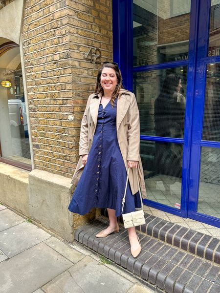 Walking around in London - dress currently on sale! 



#LTKsalealert #LTKSeasonal #LTKmidsize