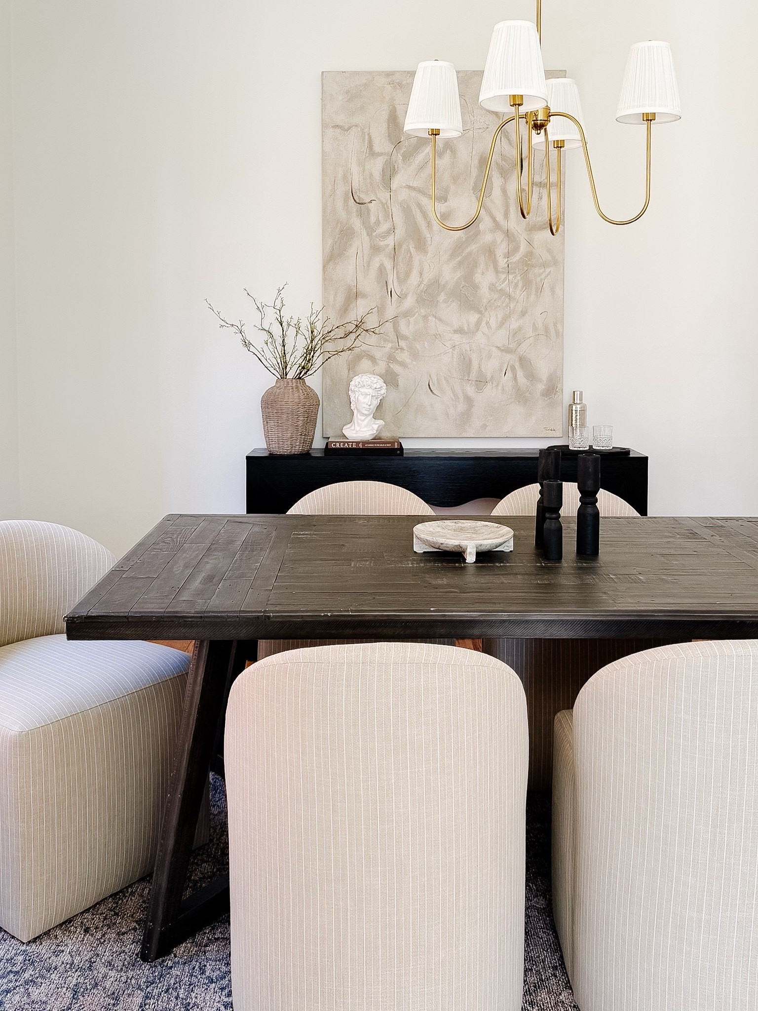 The ultimate modern dining room for hosting the perfect dinner party! 🥂

#LTKKitchen #LTKInteriordesign #LTKhome #LTKhomedecor #LTKdiningchairs 

#LTKHome