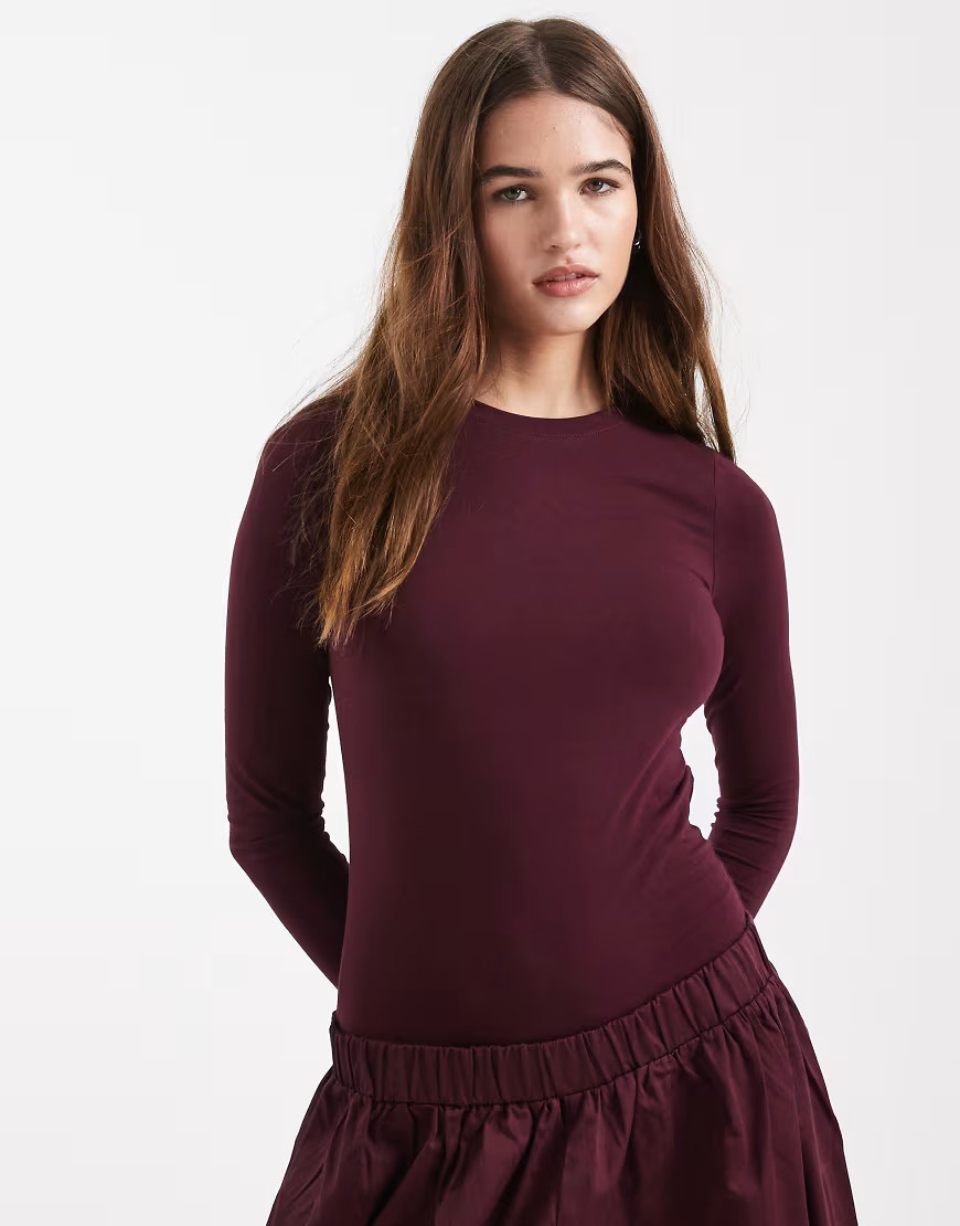 New Look crew neck long sleeve bodysuit in burgundy-Red | ASOS (Global)